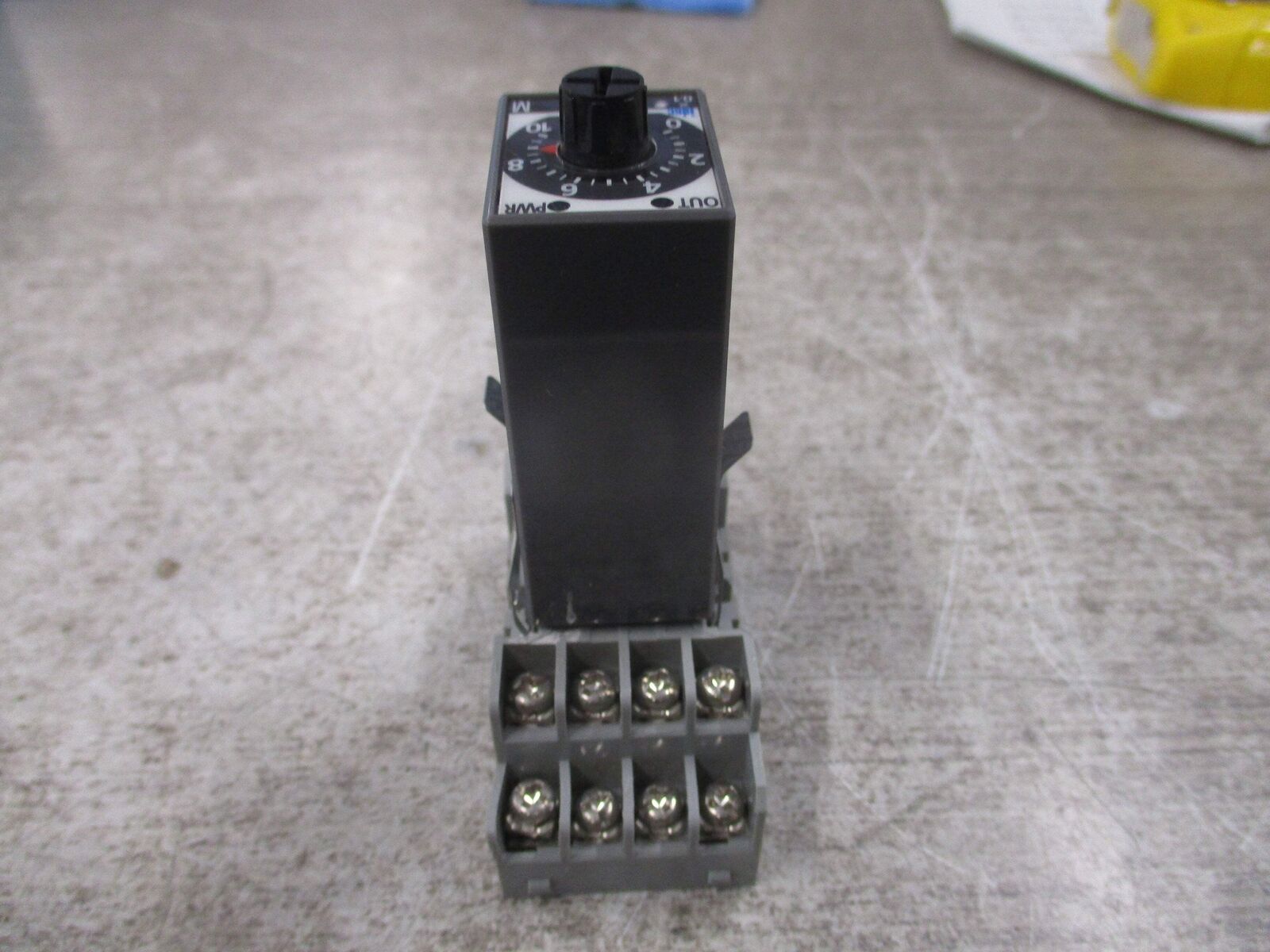 Idec Electronic Timer GT5Y-2SN 200-240V W/Base Used