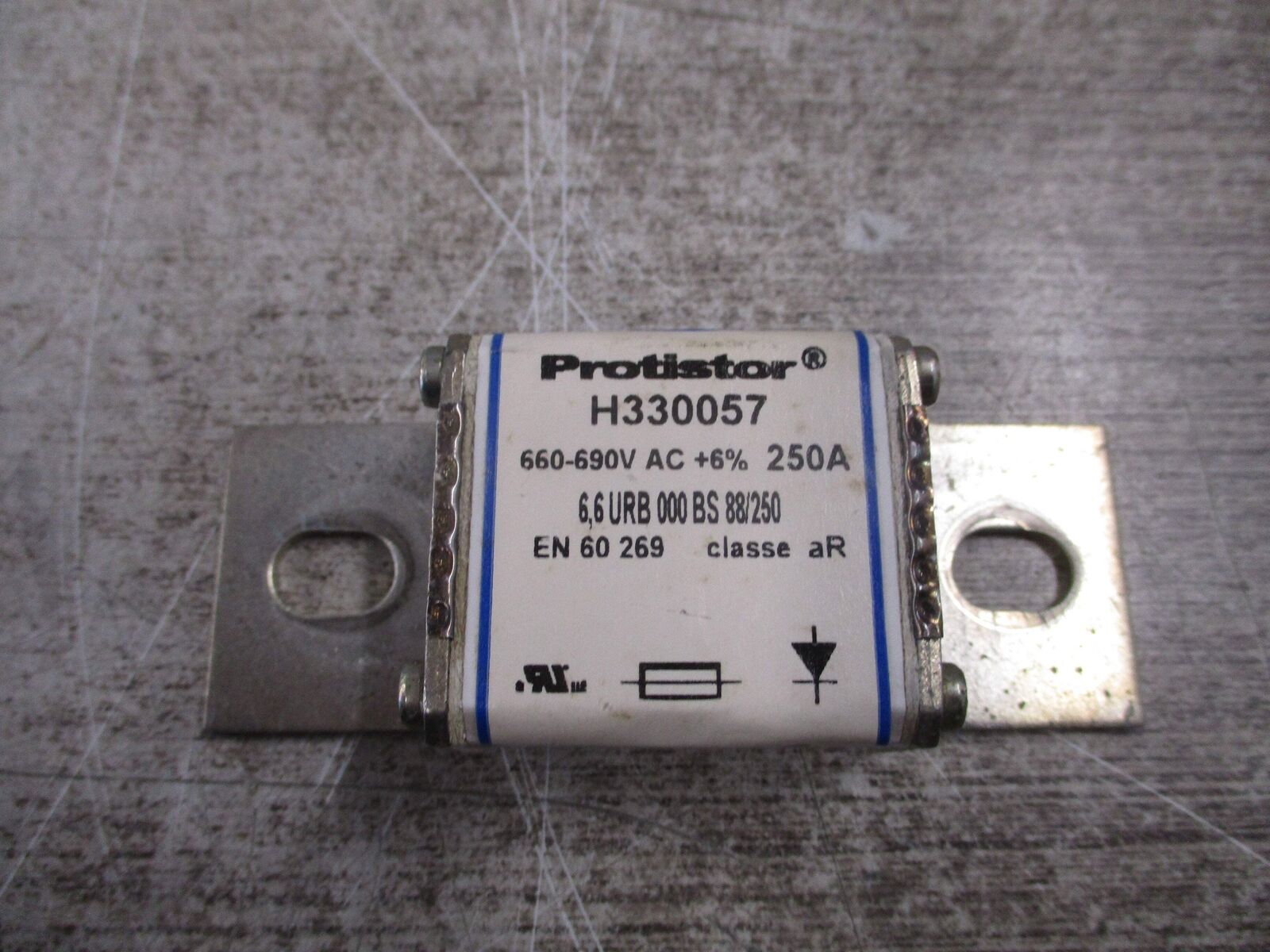 Ferraz Shawmut Protistor Fuse H330057 250A 690V Used