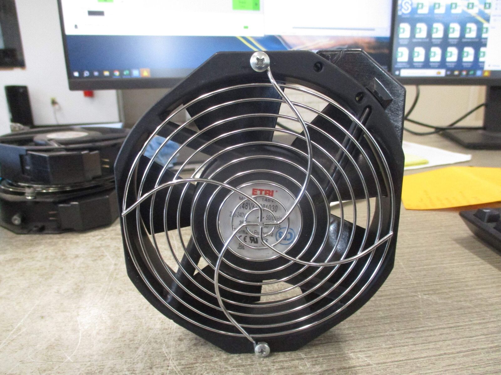 ETRI Axial Fan 148VK0281030 208-240V 50/60Hz 35/33W 200/170mA Used
