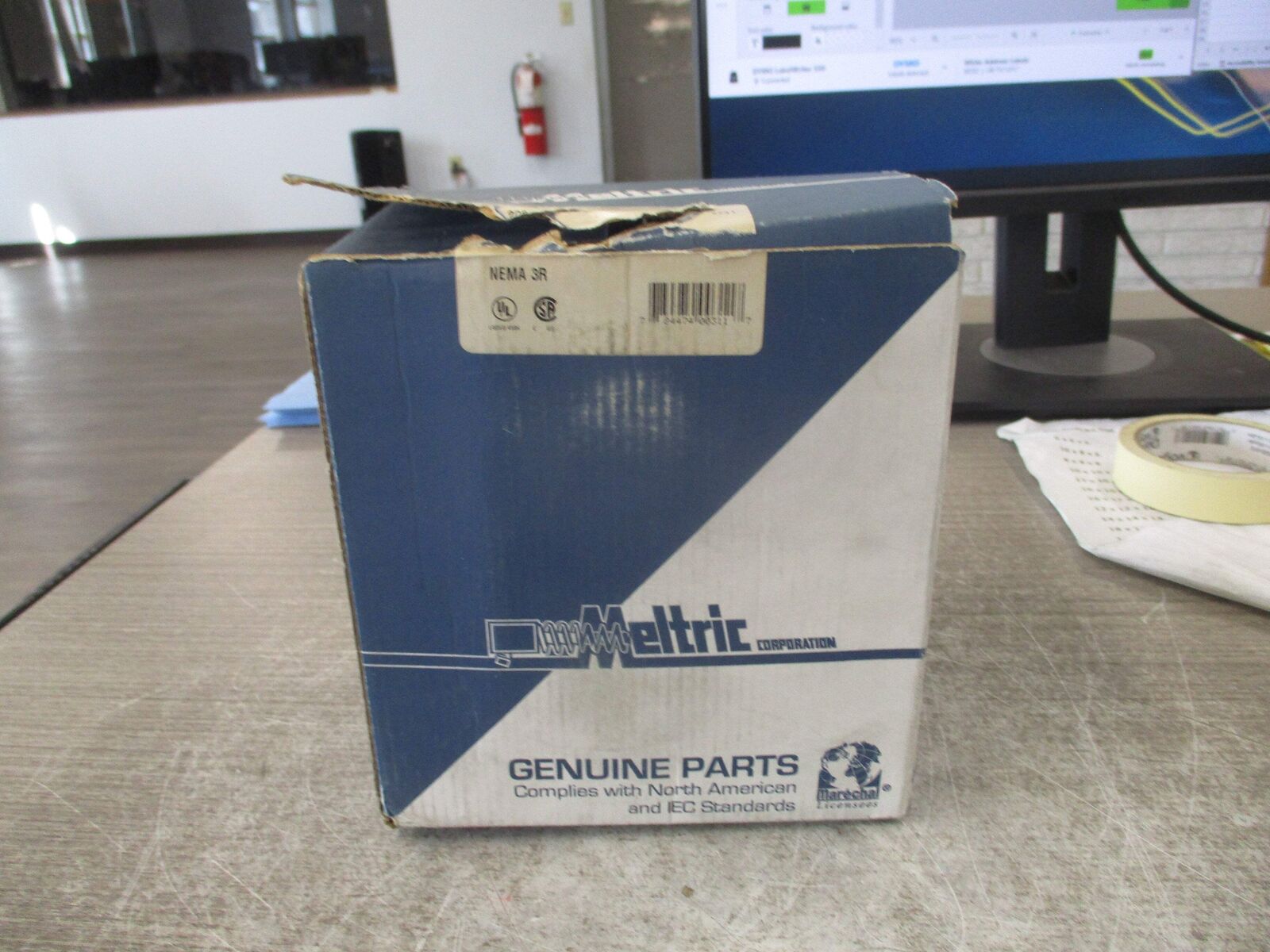 Meltric DS Receptacle/Connector 37-24043 200A Nema 3R New Surplus