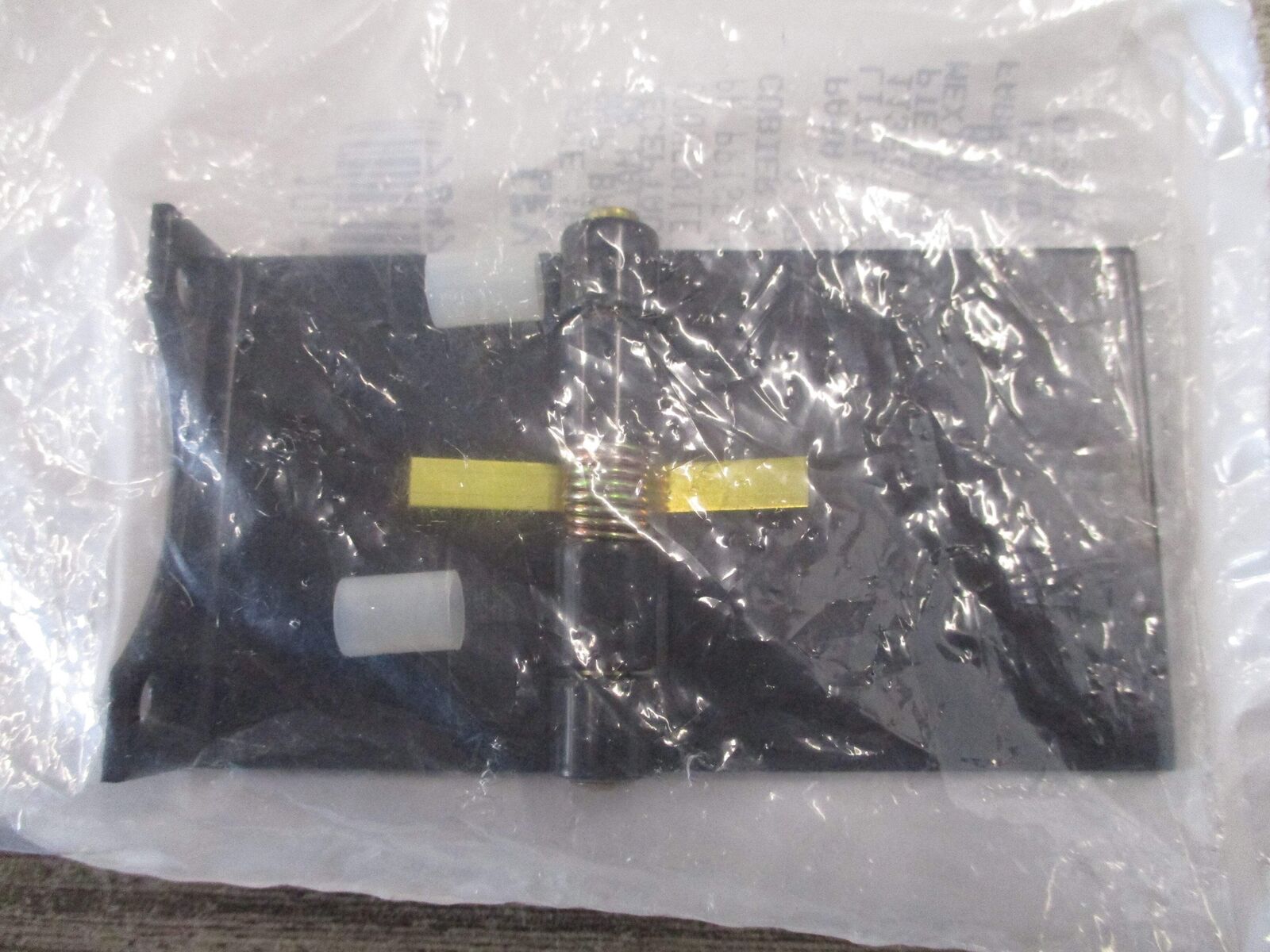 Leviton Snap Back Cover 101-16S21-E New Surplus