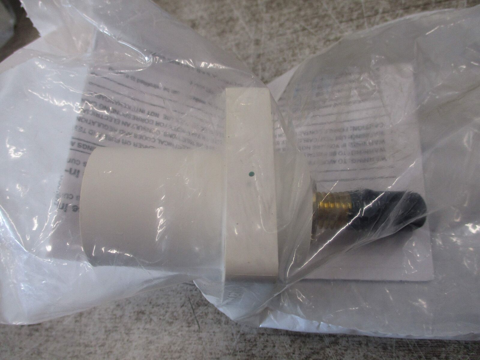 Leviton Male Panel Cam Type Receptacle 362-16R23-4UW 400A 600V New Surplus