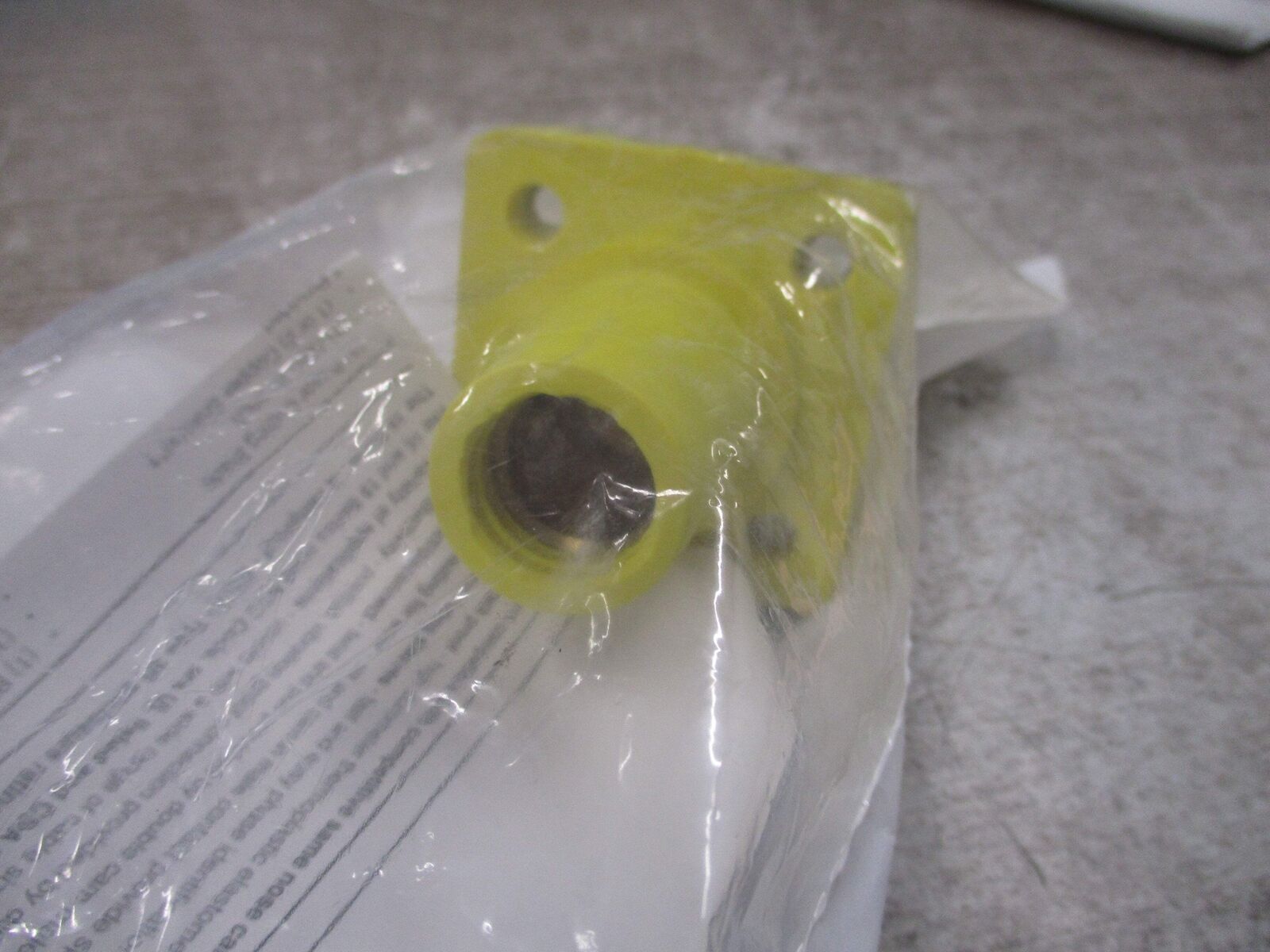 Leviton Cam Type Female Panel Receptacle 356-16R24-14Y 400A 600V New Surplus