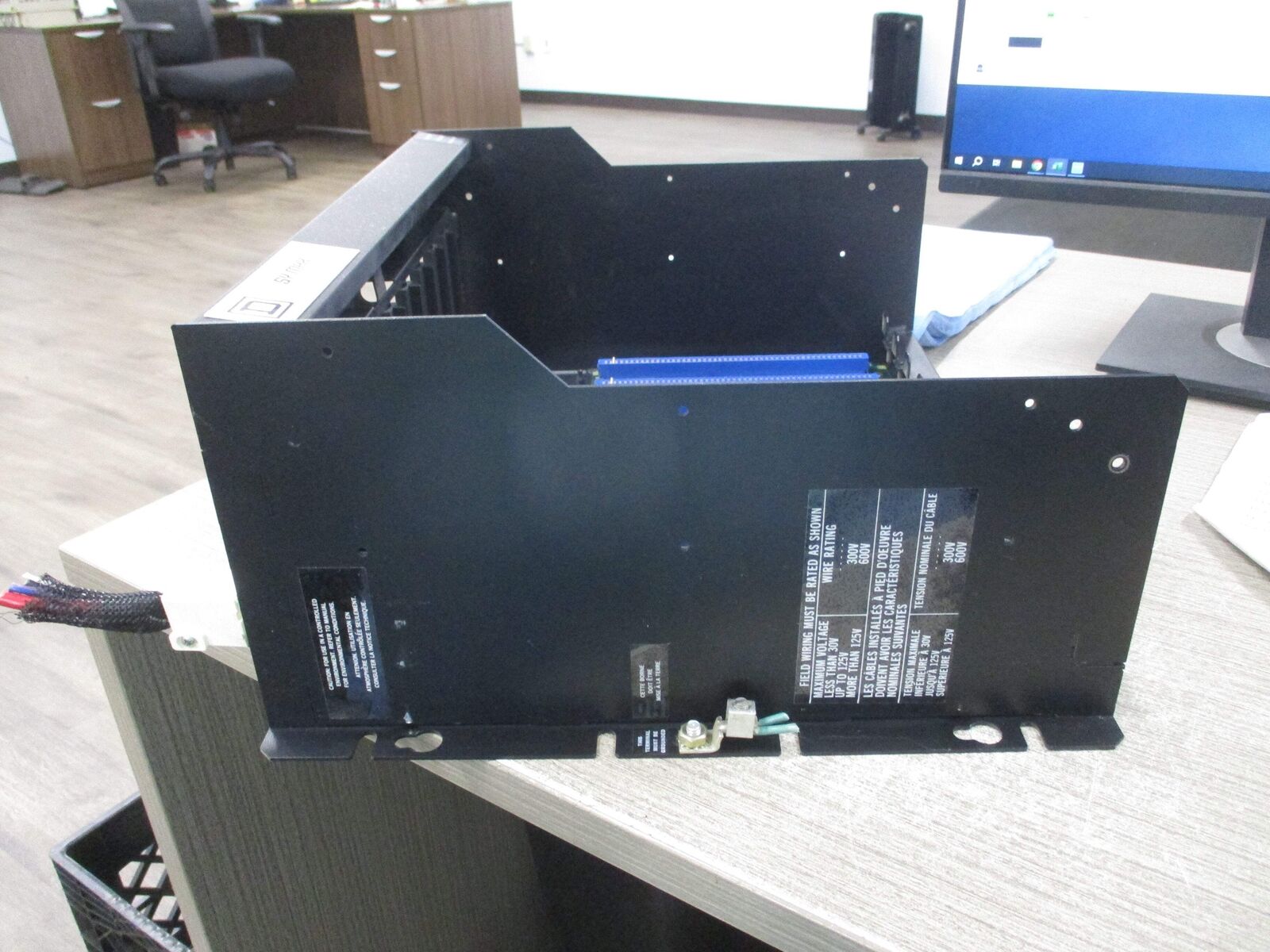 Square D Sy/Max PLC Rack 8030 RRK200 Ser. E2 9-Slot Used