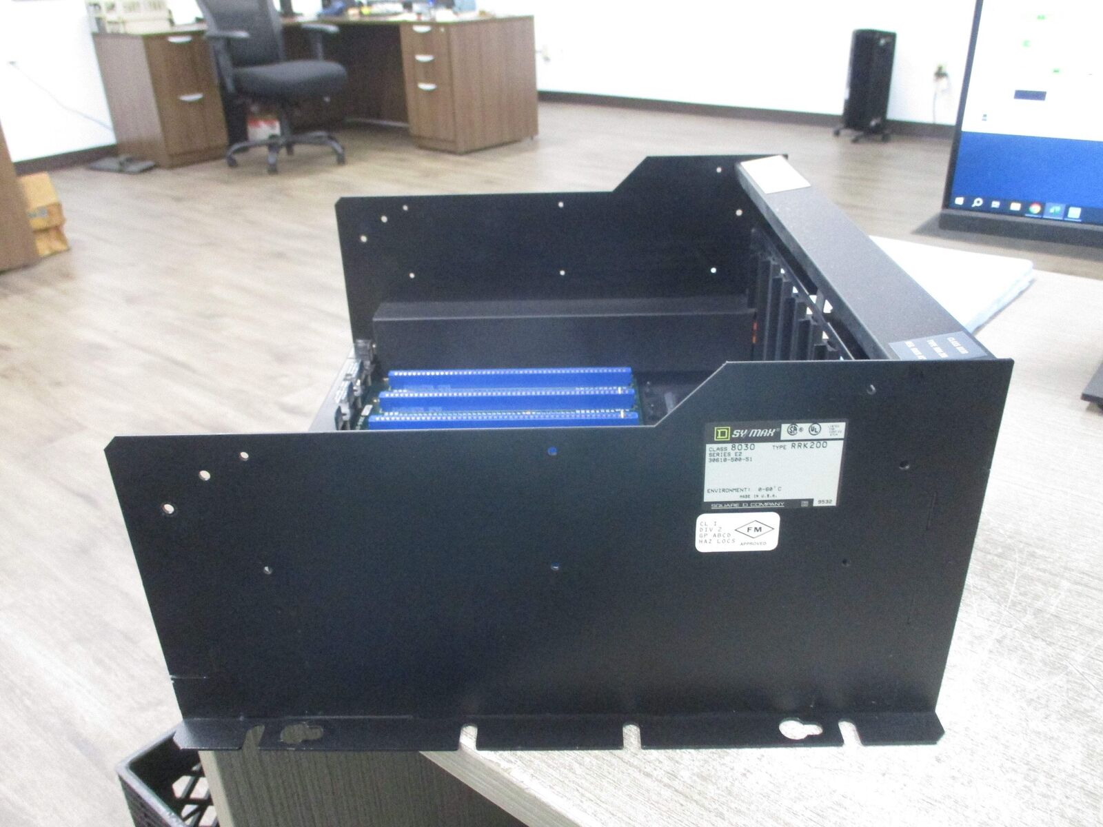 Square D Sy/Max PLC Rack 8030 RRK200 Ser. E2 9-Slot Used