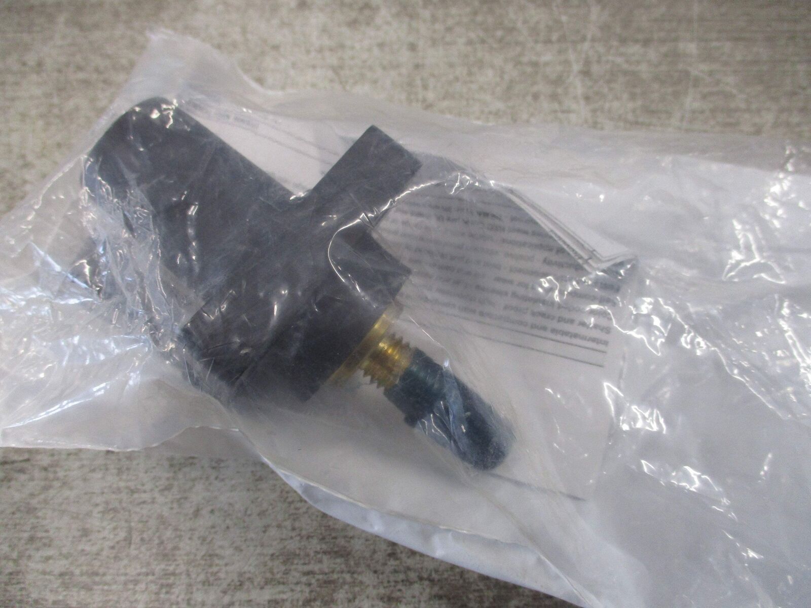Leviton Female Panel Receptacle 261-16R24-14E 400A 600V New Surplus