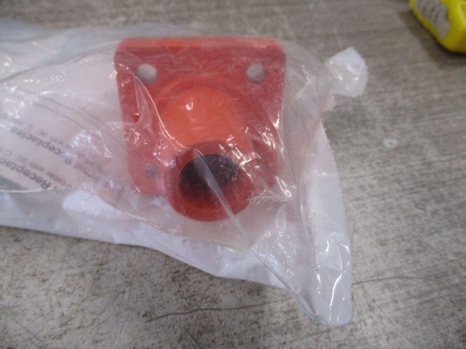 Leviton Female Panel Receptacle 267-16R24-140 400A 600V Nwe Surplus