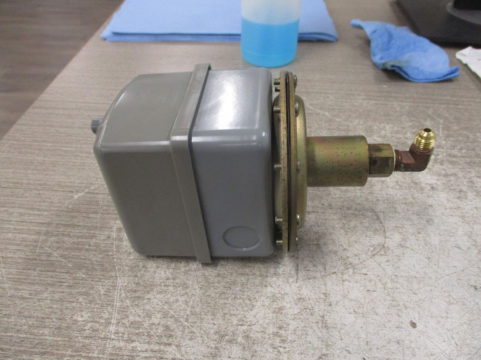 Square D Vacuum Switch 9016GVG1J13 Ser. C Used