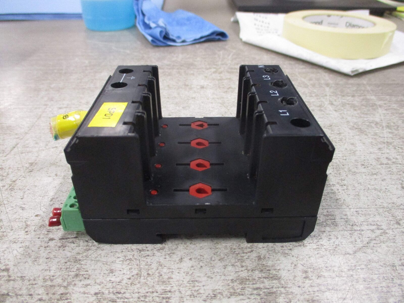 Phoenix Contact VAL-MS/3+1-BE/FM Base 2838898 *Broken Din Rail Mount* Used
