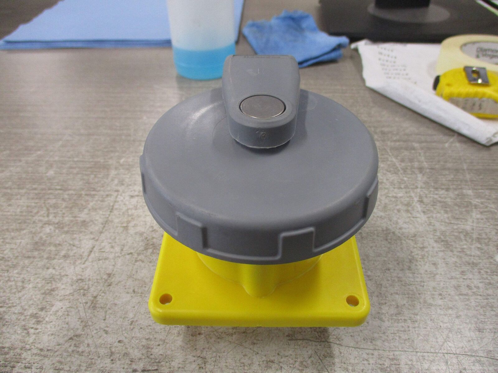 Hubbell Receptacle 330R4W 30A 125V *Missing (1) Lug Screw* Used