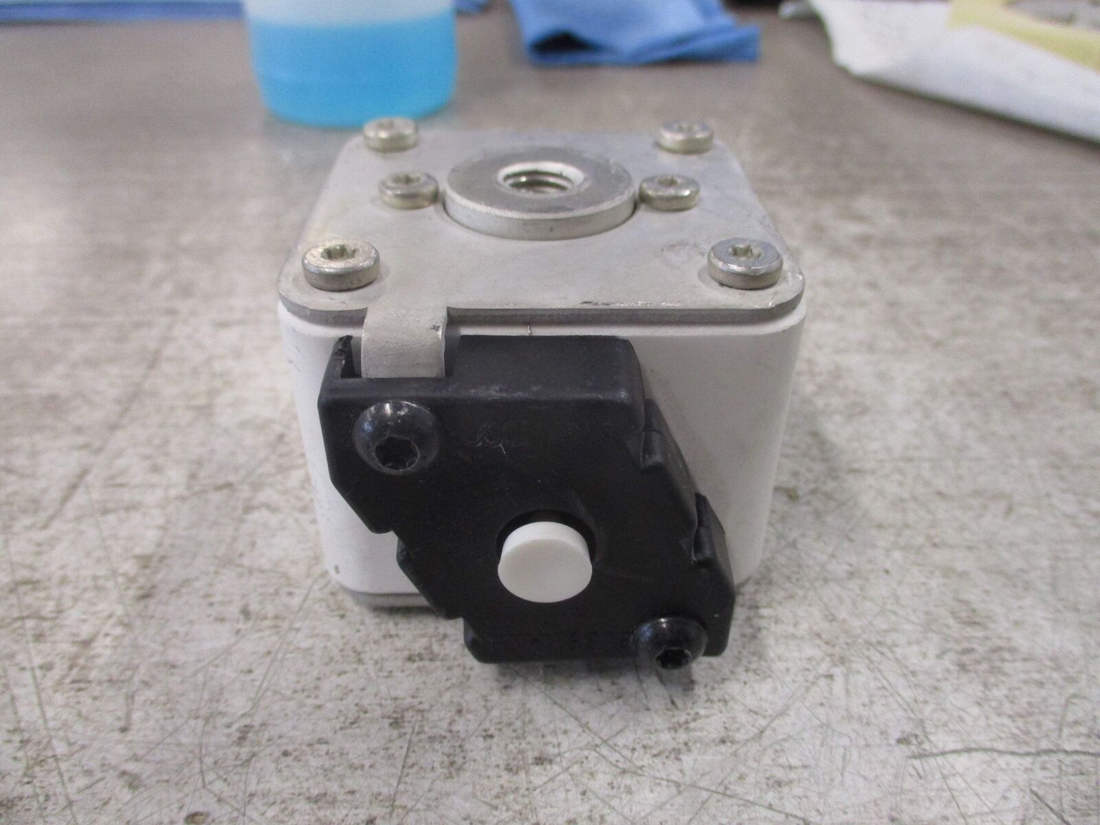 Eaton Bussmann Series Fuse 170M5465 900A 600V Used