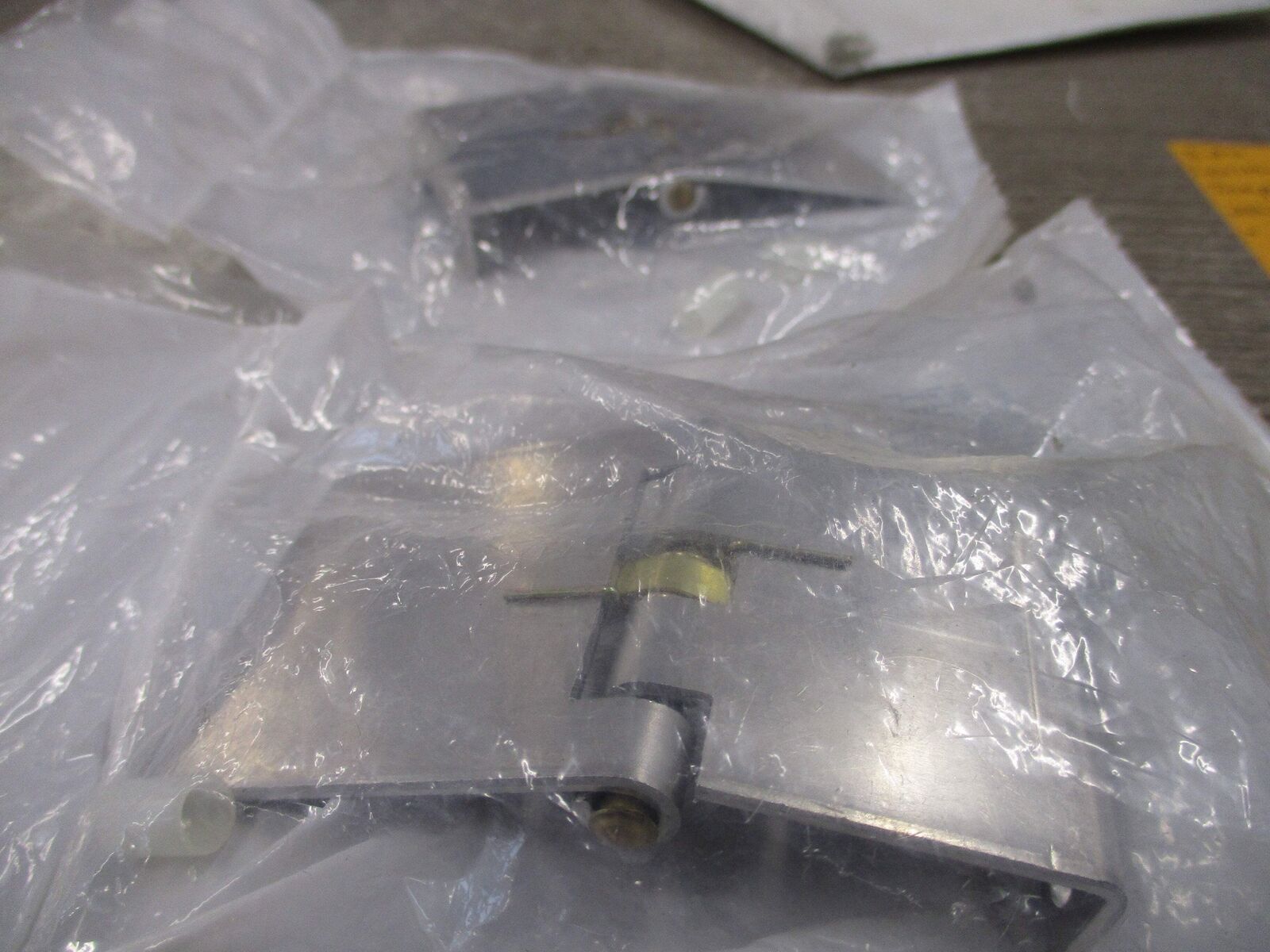 Leviton Snap Back Cover 202-16S21-W *Lot of 2* New Surplus