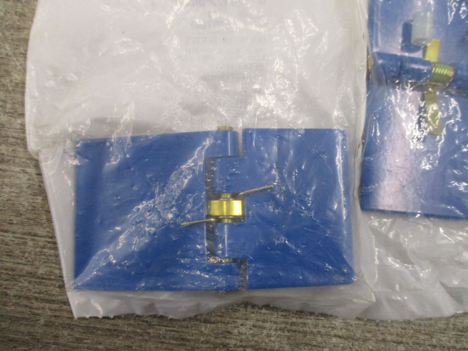 Leviton Snap Back Cover 104-16S21-B *Lot of 3* New Surplus