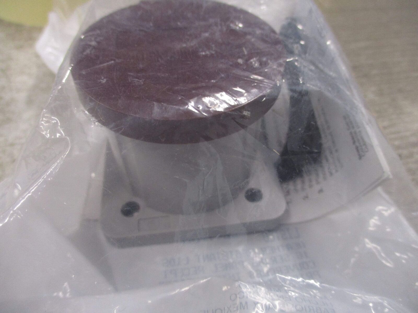 Leviton Nema 3R Receptacle Enclosure 108-16S31-H New Surplus