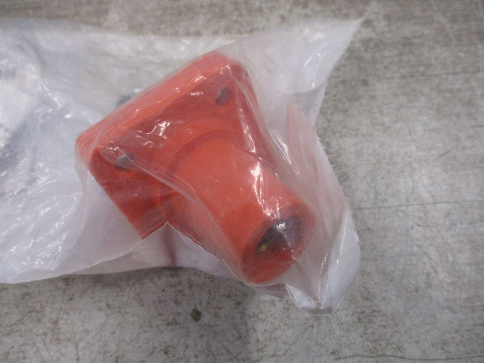 Leviton Female Panel Receptacle 357-16R24-140 400A 600V New Surplus