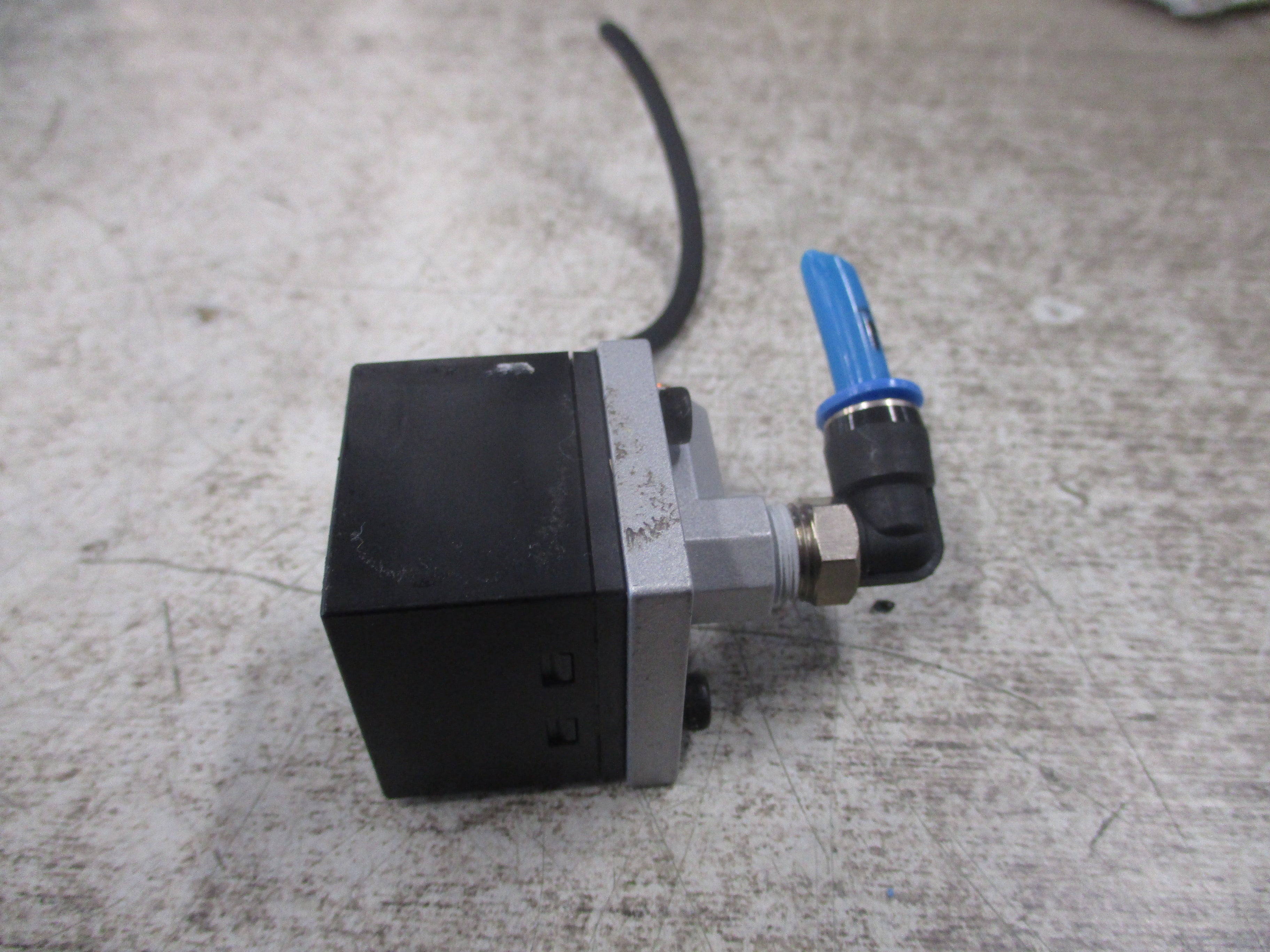 SUNX Pressure Sensor DP2-22-P 1 MP a 12-24VDC Used