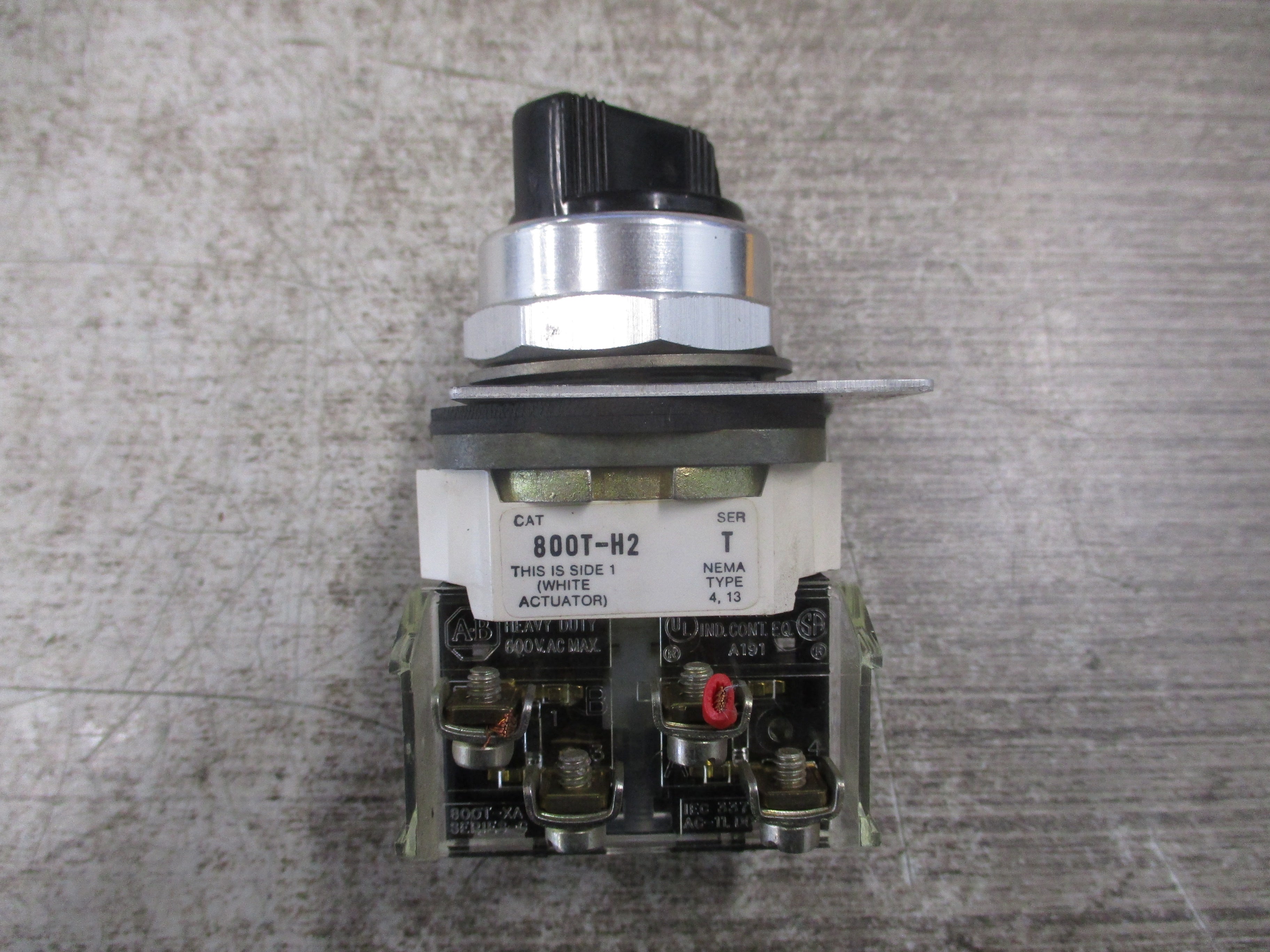 Allen-Bradley Selector Switch 800T-H2 Ser. T Nema Type 4, 13 Used