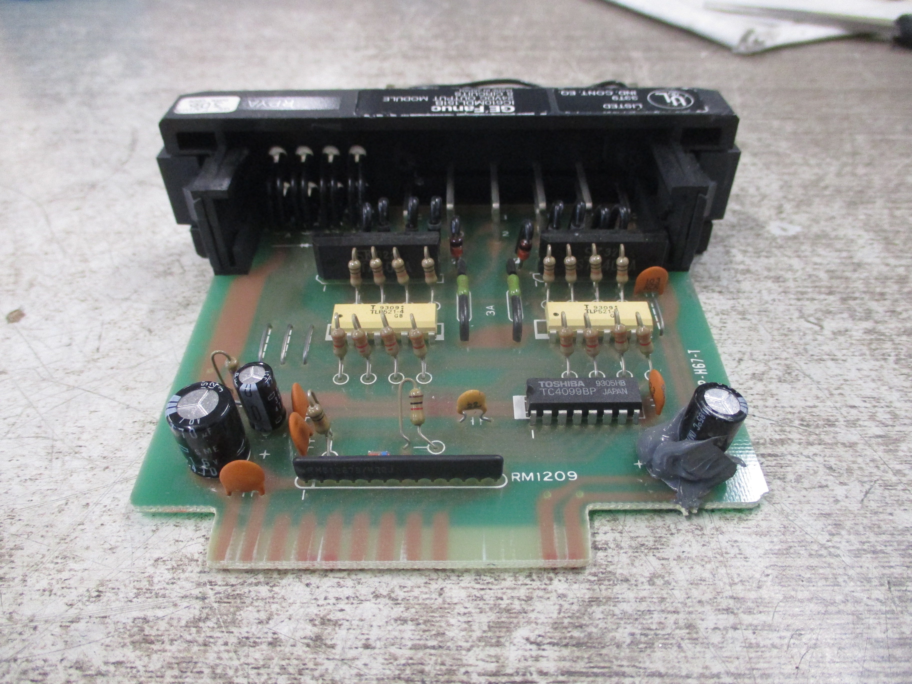 GE Fanuc Output Module IC610MDL151B 24VDC 8-Circuits Used