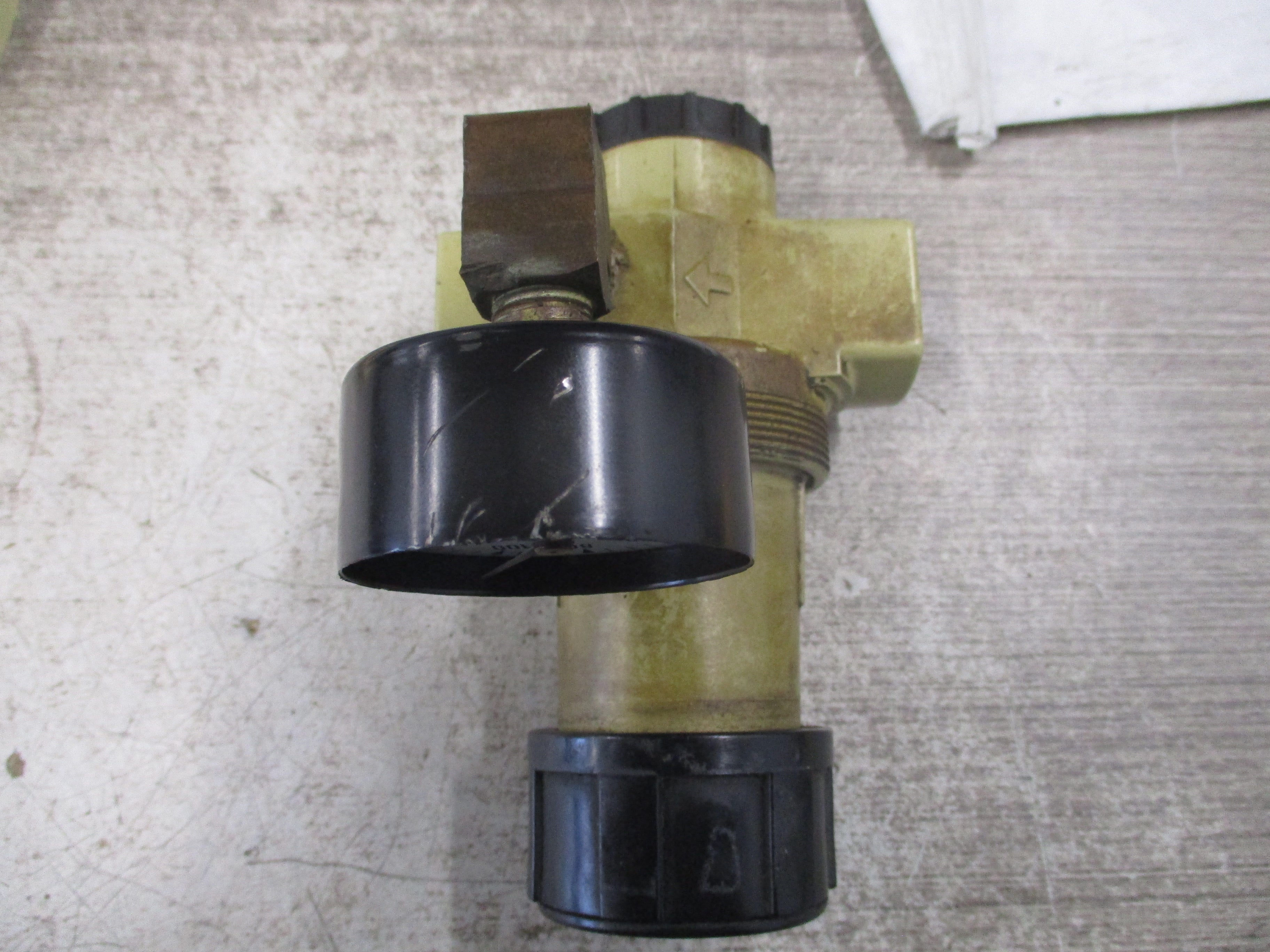 Norgren Regulator R12-400-RGLA Inlet: 300 PSIG Outlet: 125 PSIG