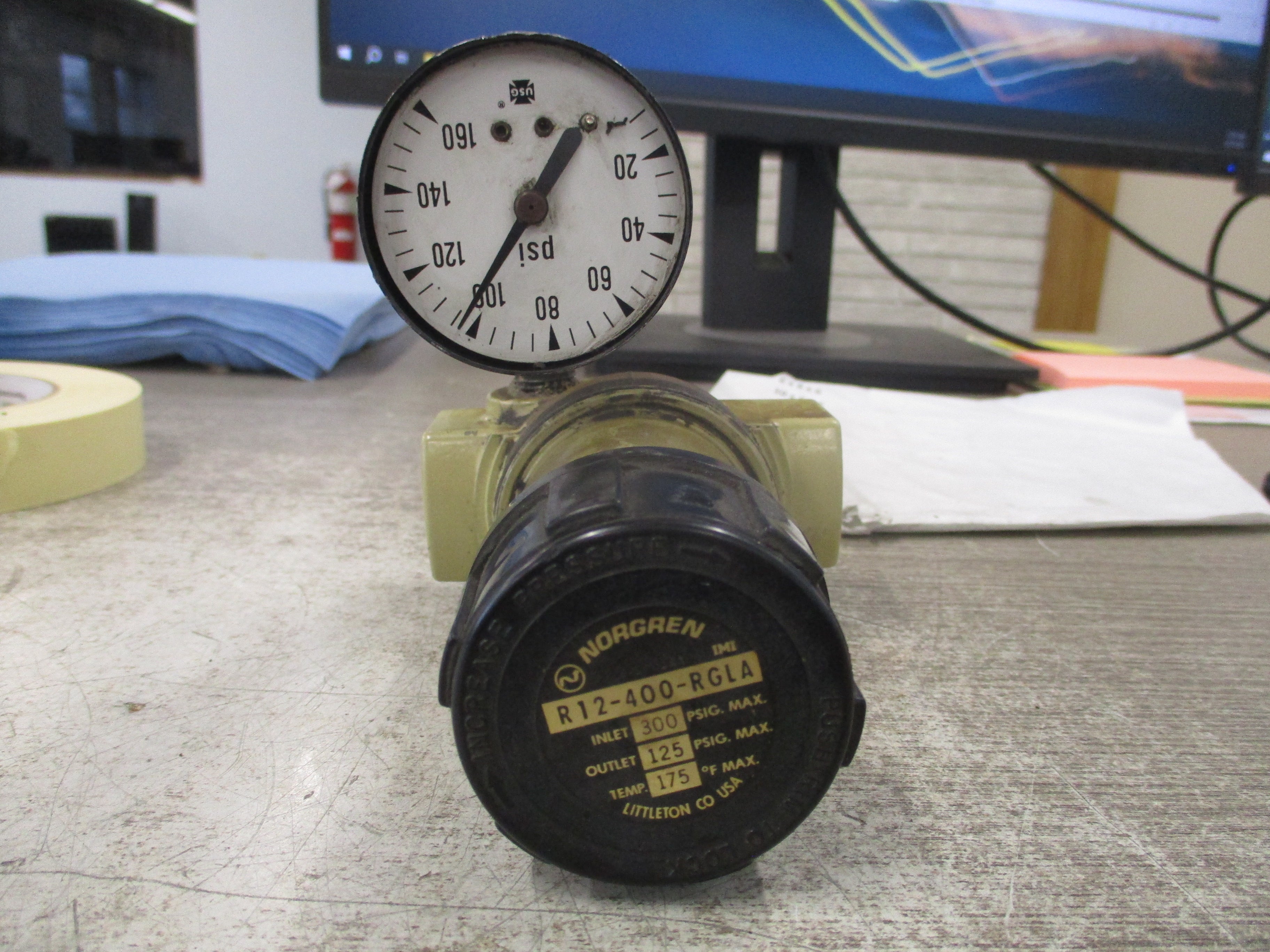 Norgren Regulator R12-400-RGLA Inlet: 300 PSIG Outlet: 125 PSIG