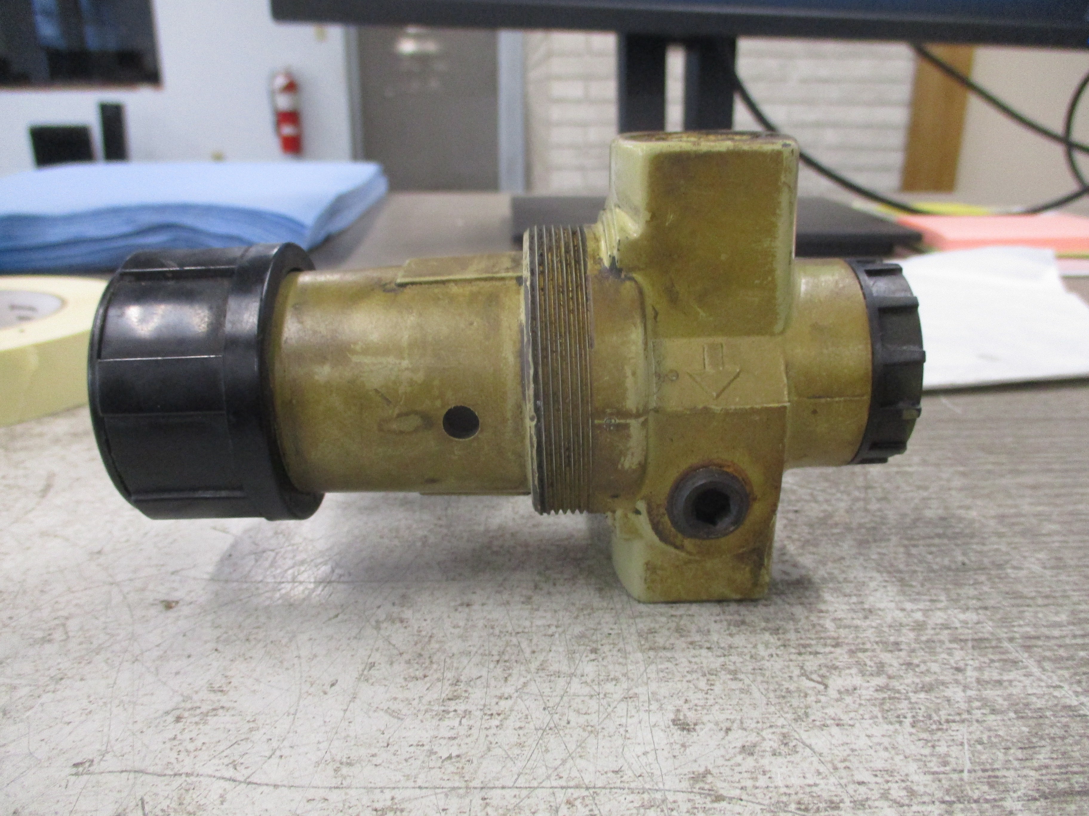 Norgren Regulator R12-400-RGLA Inlet: 300 PSIG Outlet: 125 PSIG