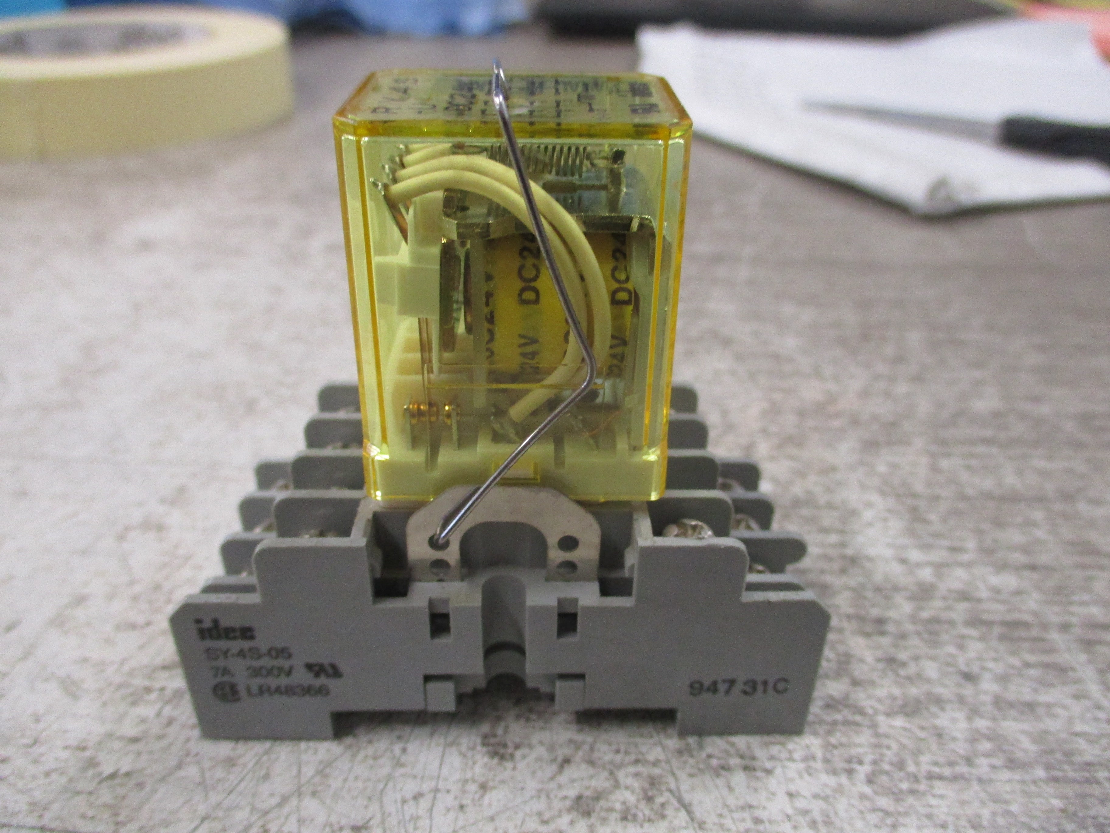 Idec Relay RY4S-U 24VDC Coil W/Base Used