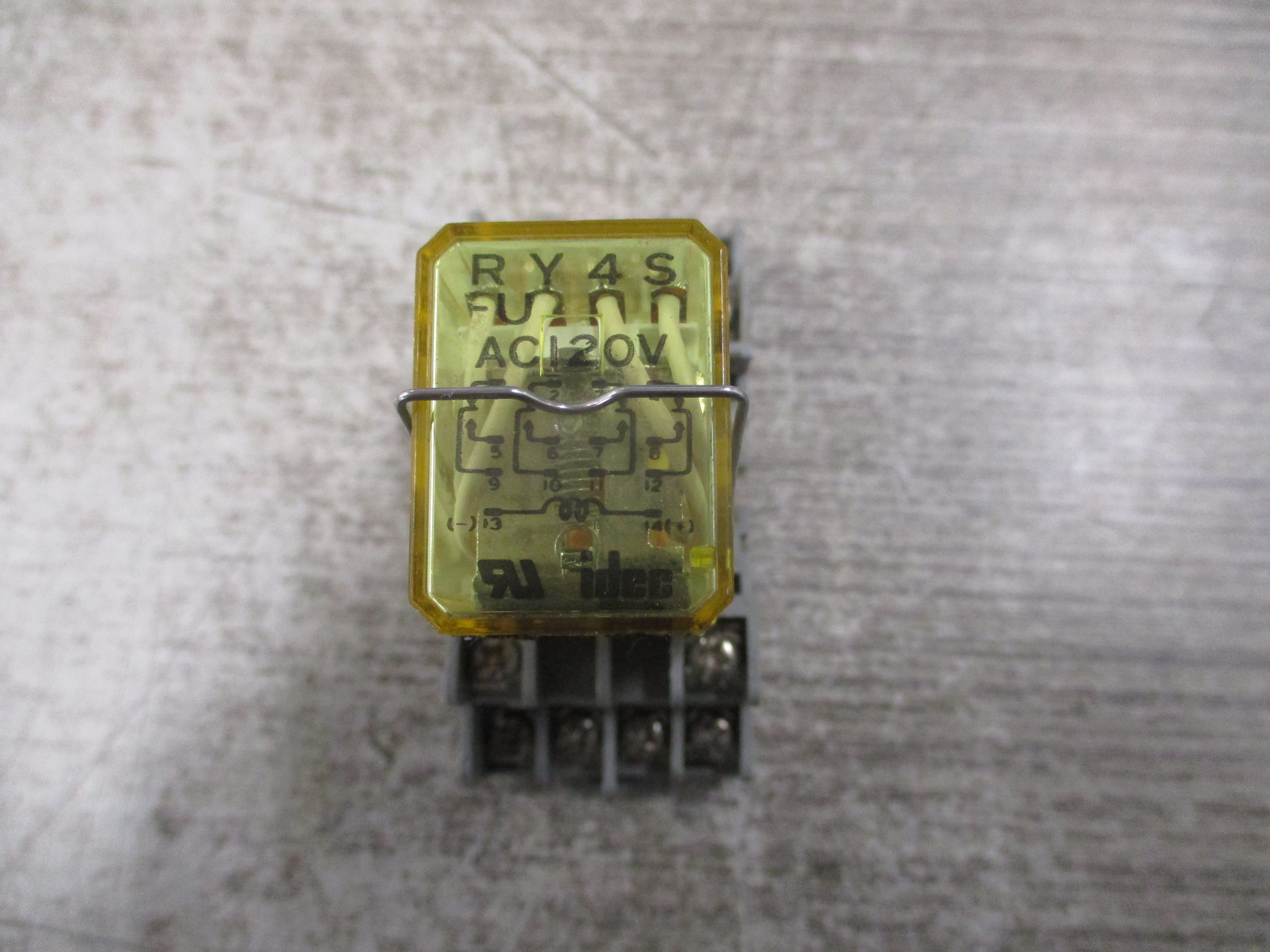 Idec Relay RY4S-U 120V Coil W/Base Used