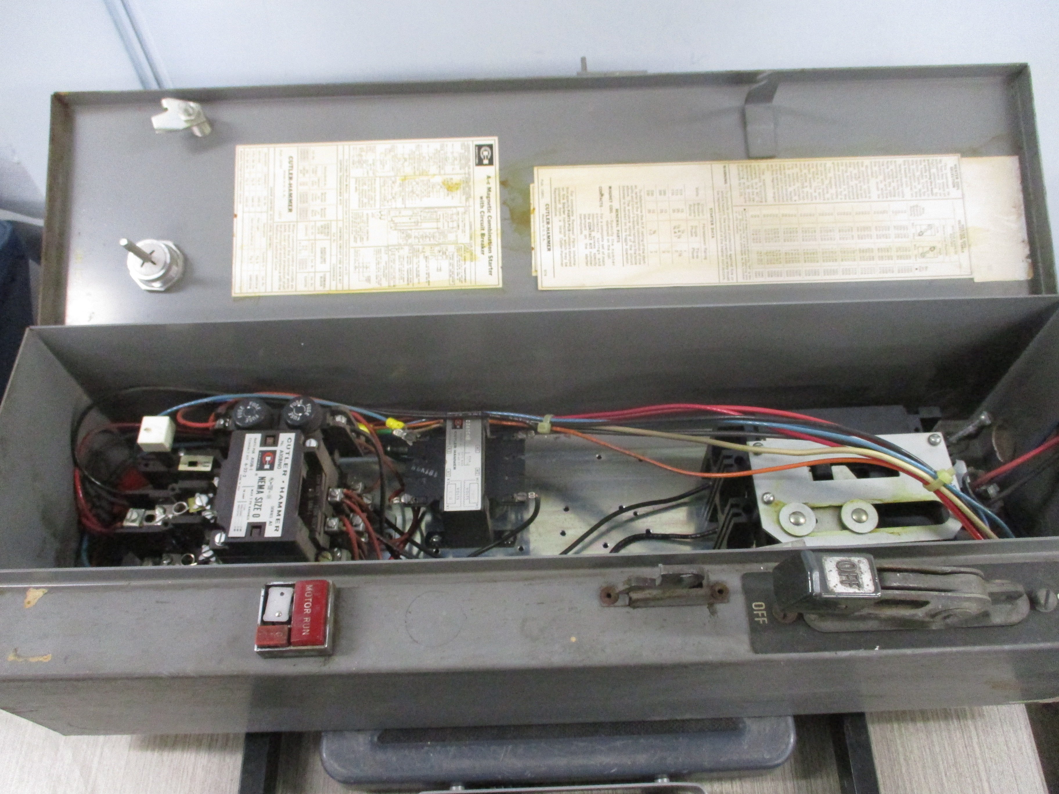 Cutler-Hammer Size 0 Breaker Combination A10BN0 120V Coil 15A Breaker