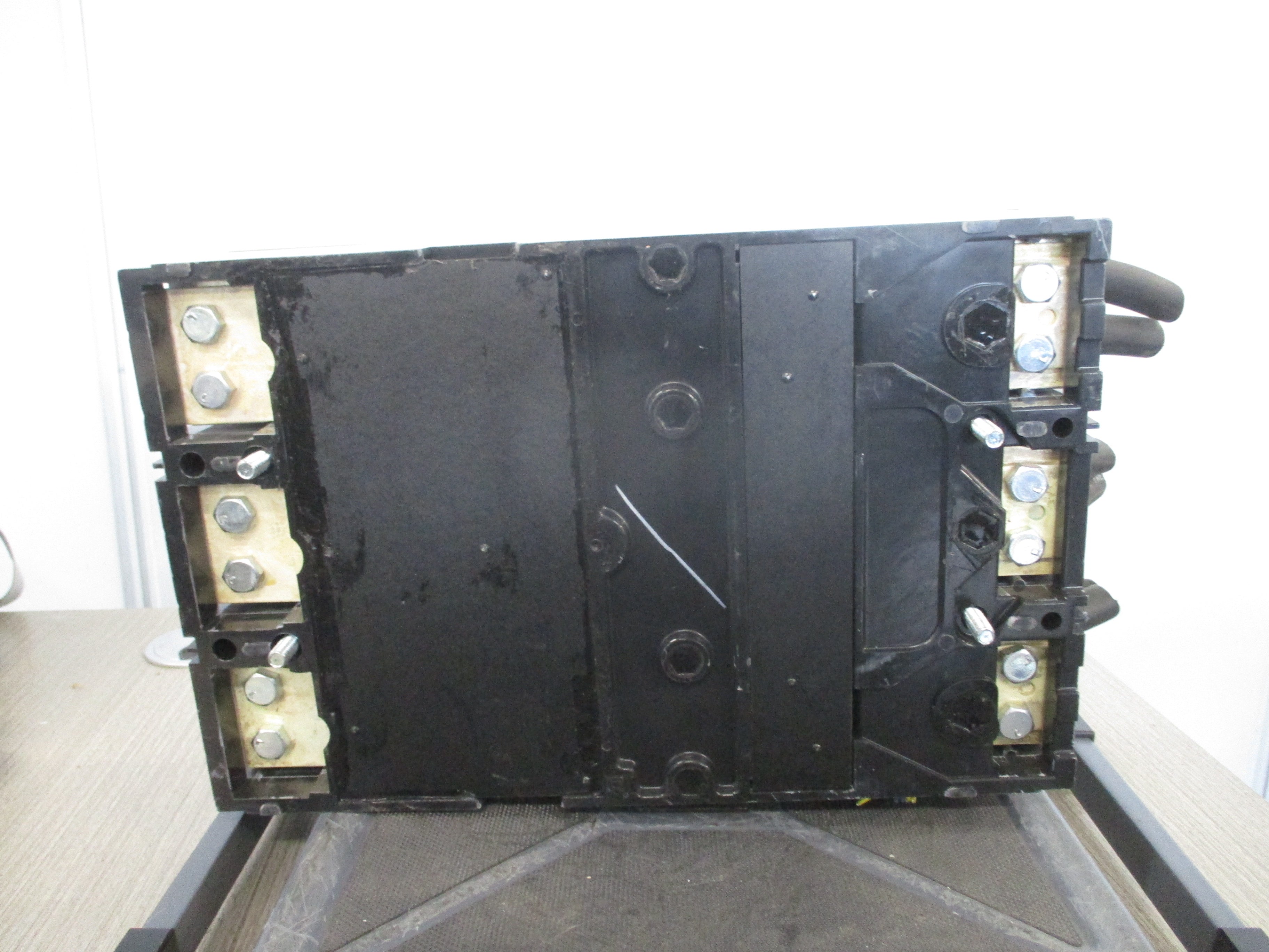 Square D DC Breaker Disconnect MHL3660033DC1625 600A 600VDC 3P Used