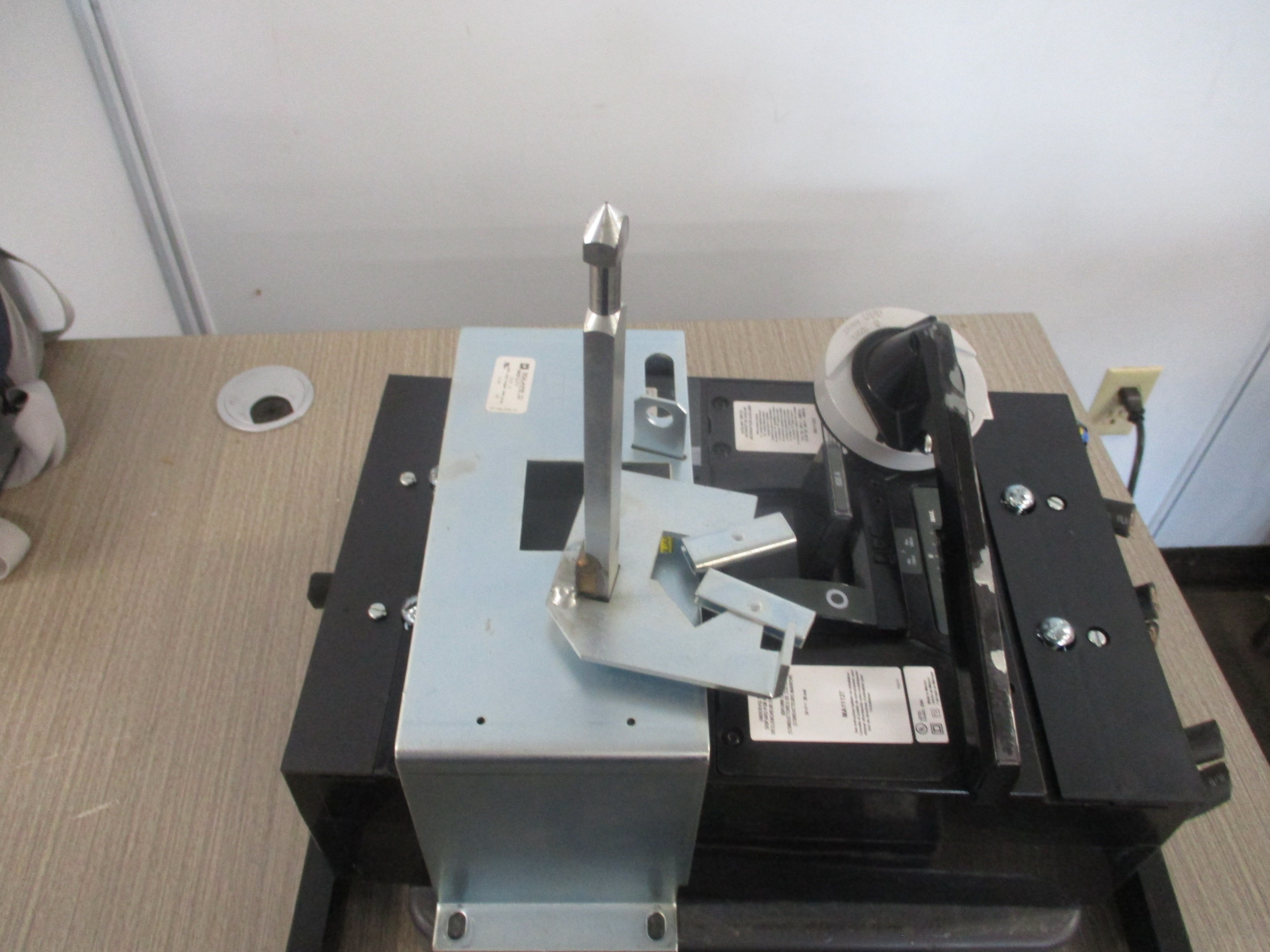 Square D DC Breaker Disconnect MHL3660033DC1625 600A 600VDC 3P Used