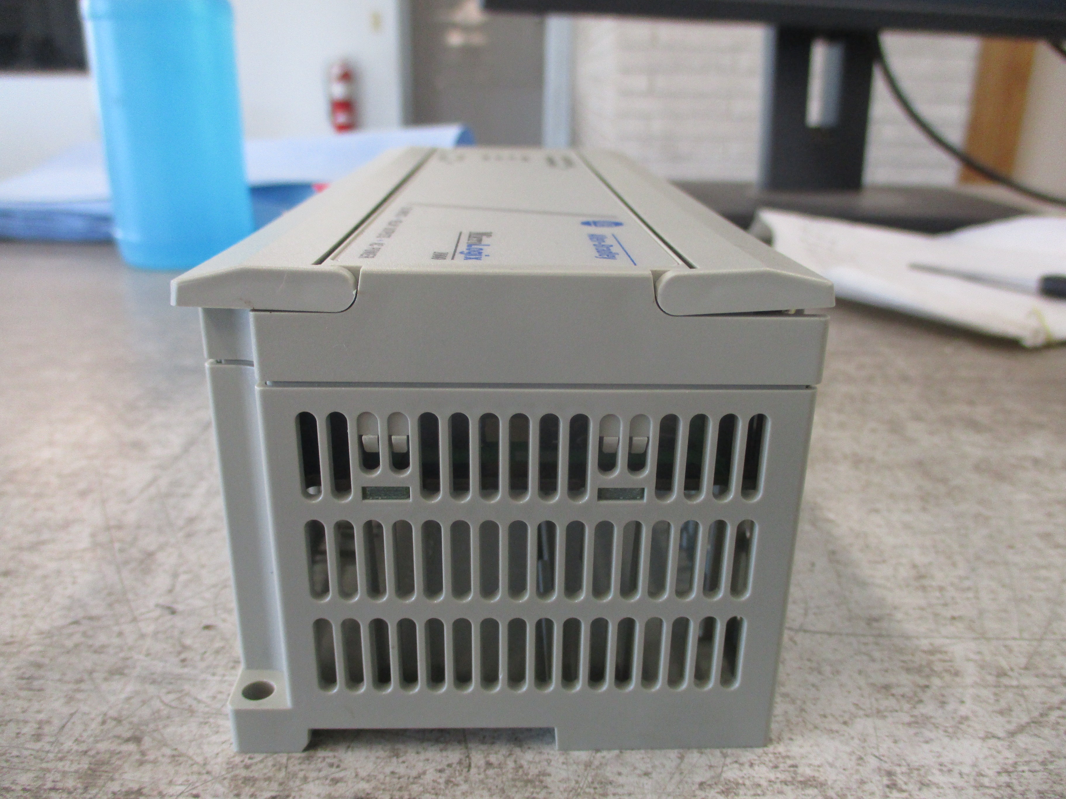 Allen-Bradley MicroLogix 1000 Controller 1761-L32BWA Ser. E FRN 1.0 New Surplus