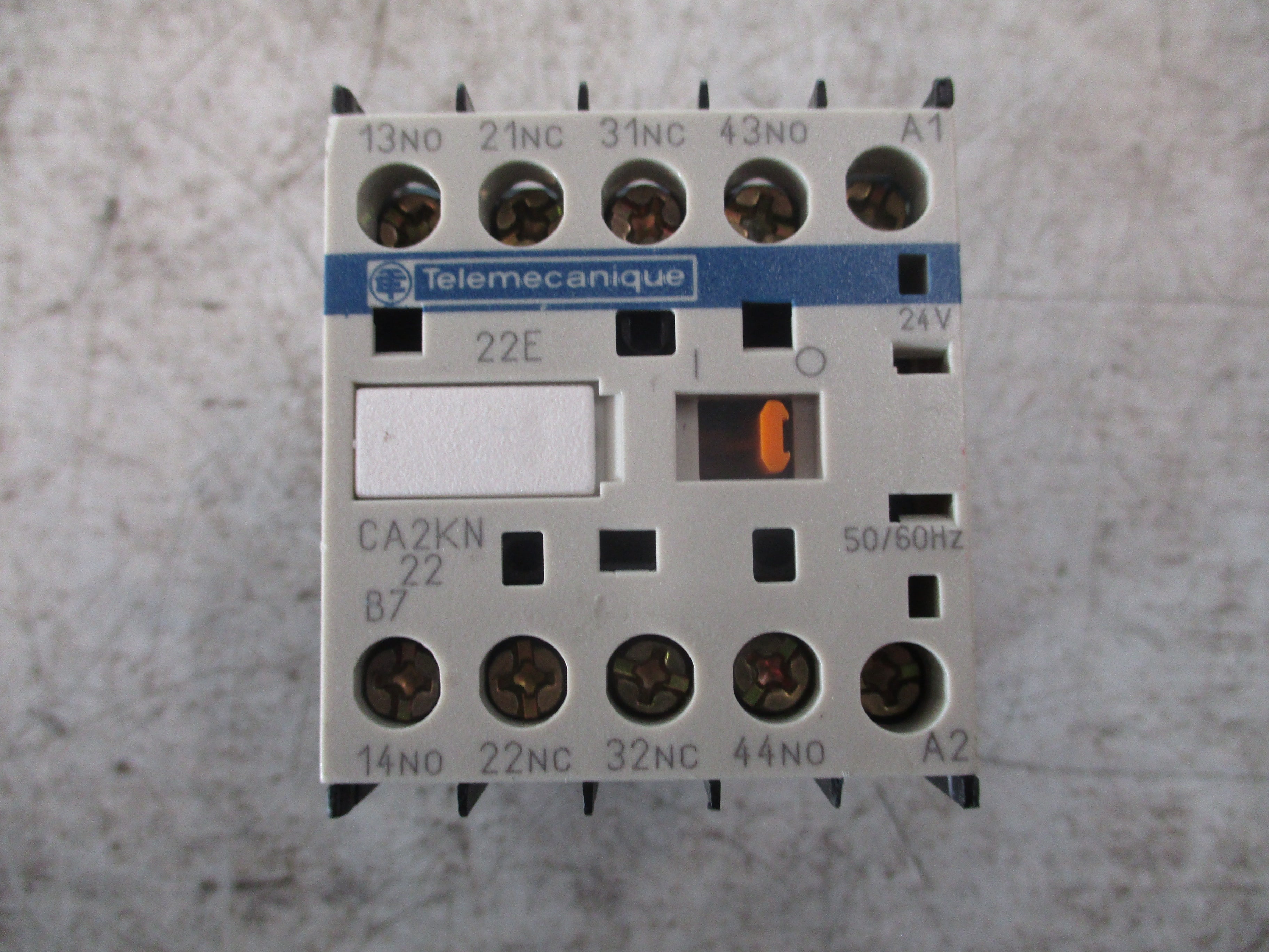 Telemecanique Contactor CA2KN 22 B7 24V Coil Used
