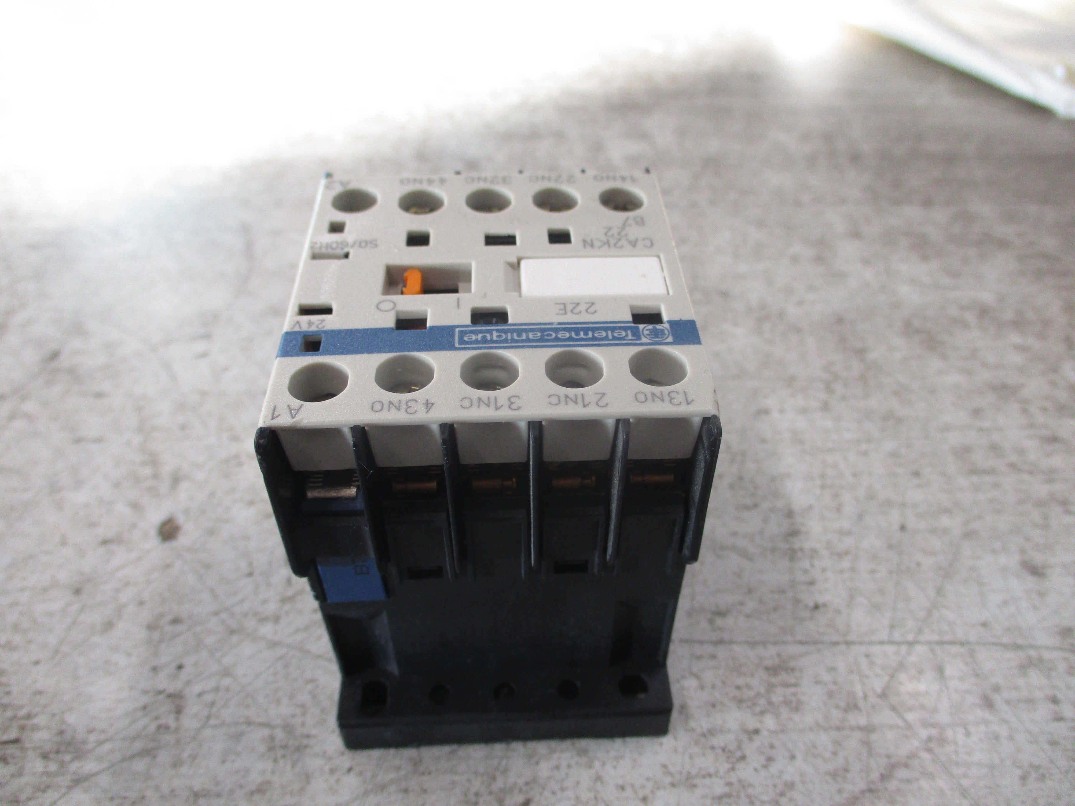 Telemecanique Contactor CA2KN 22 B7 24V Coil Used