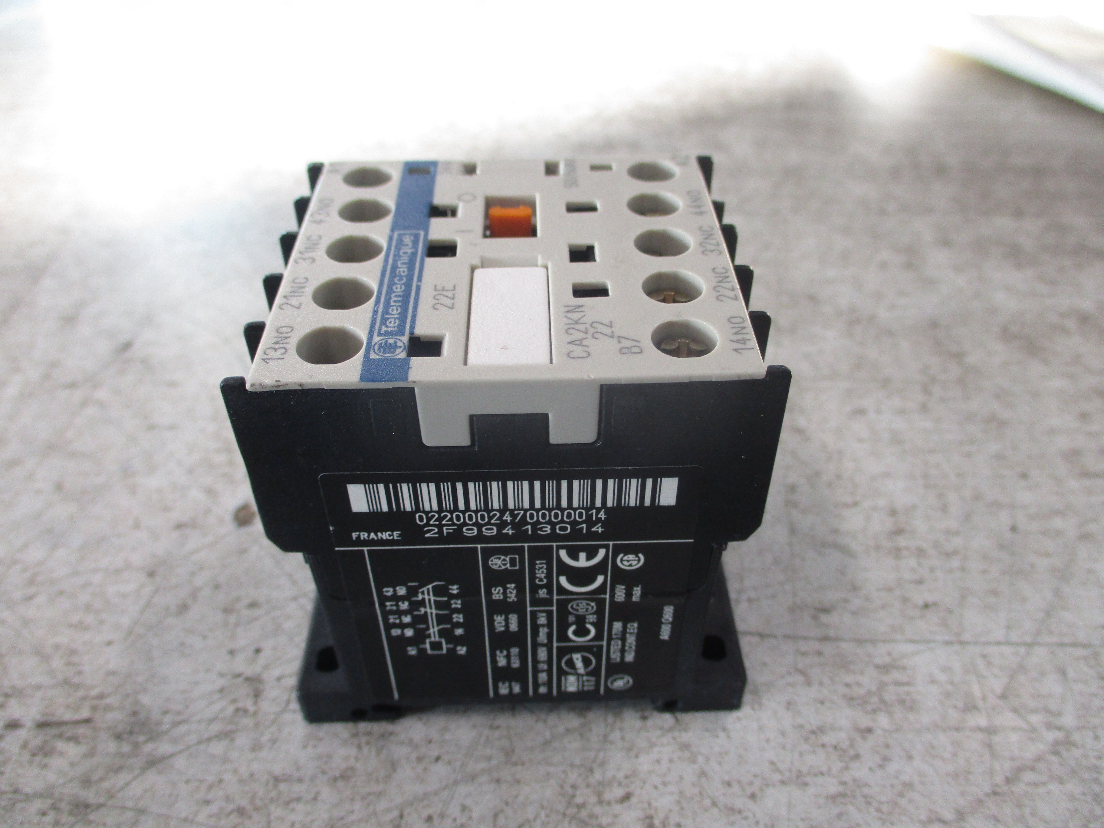 Telemecanique Contactor CA2KN 22 B7 24V Coil Used