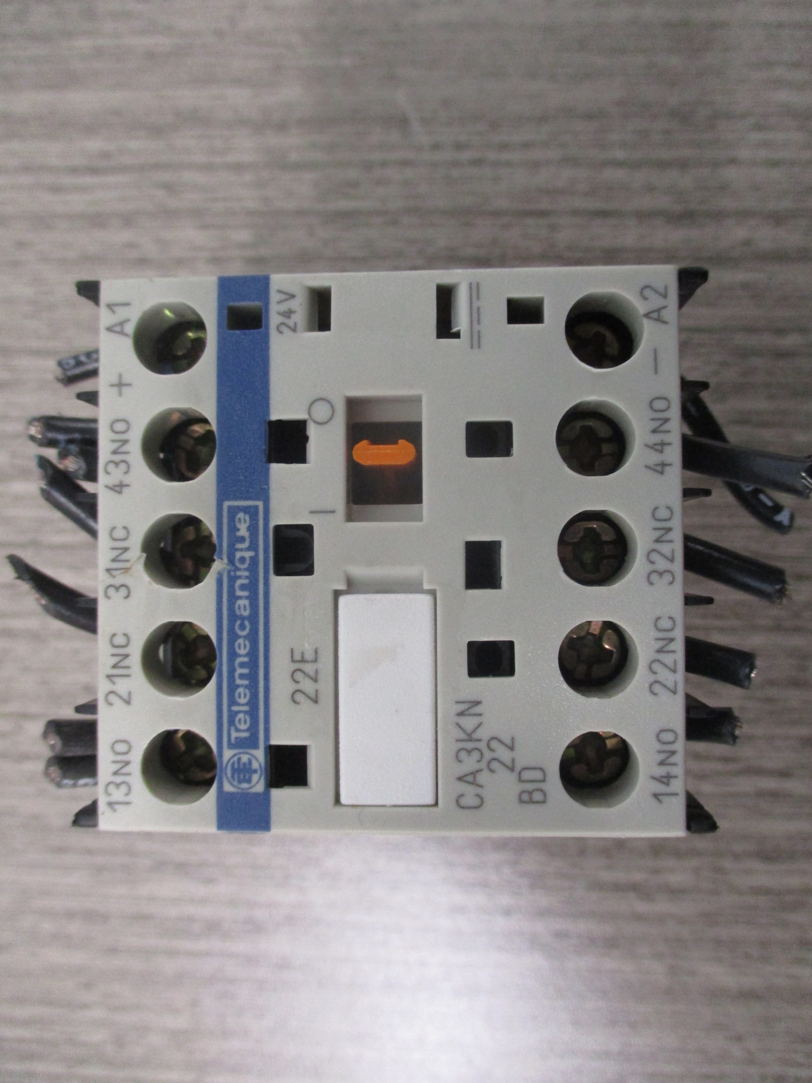 Telemecanique Contactor CA3KN 22 BD 24DC Coil Used
