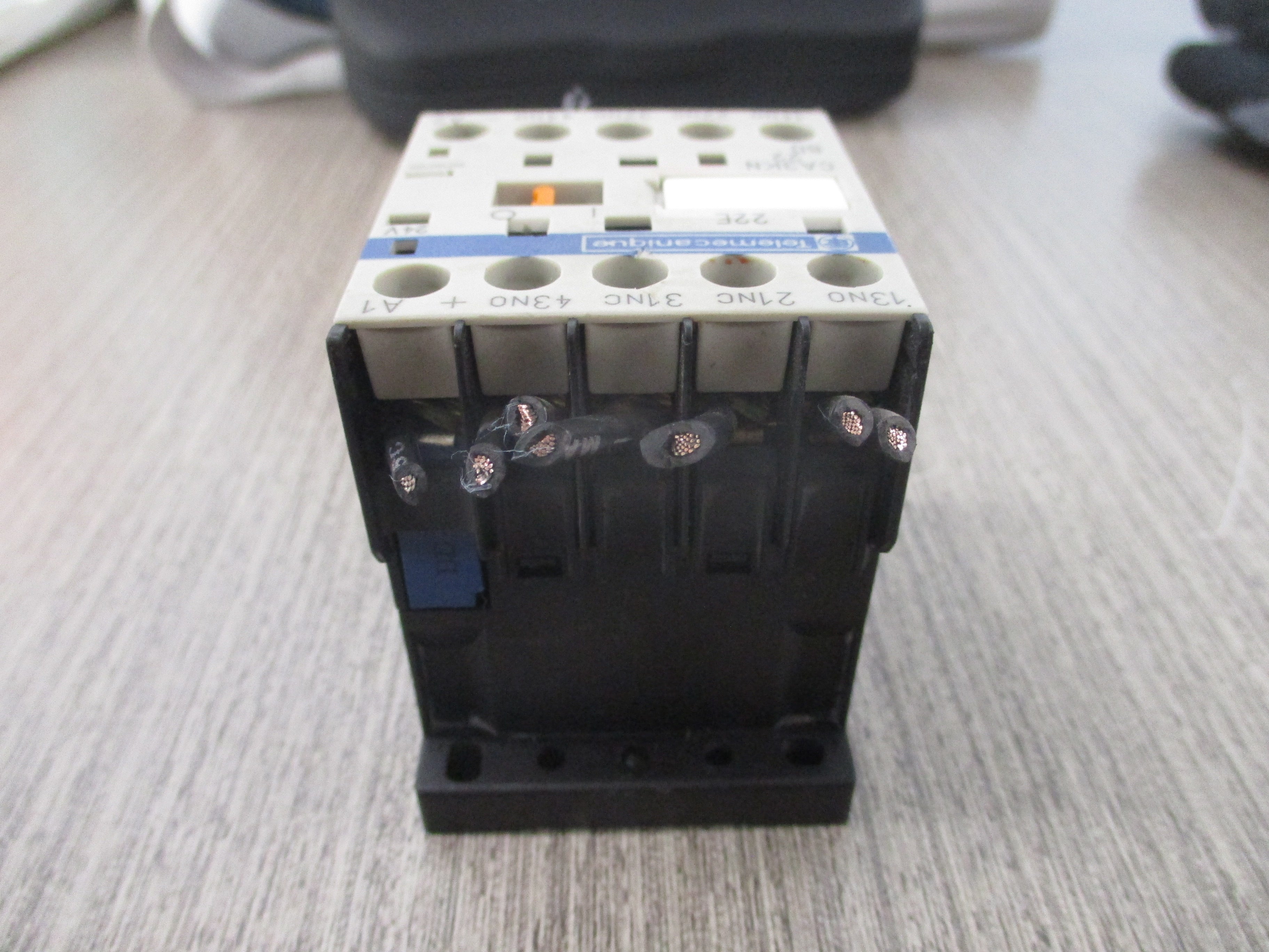 Telemecanique Contactor CA3KN 22 BD 24DC Coil Used