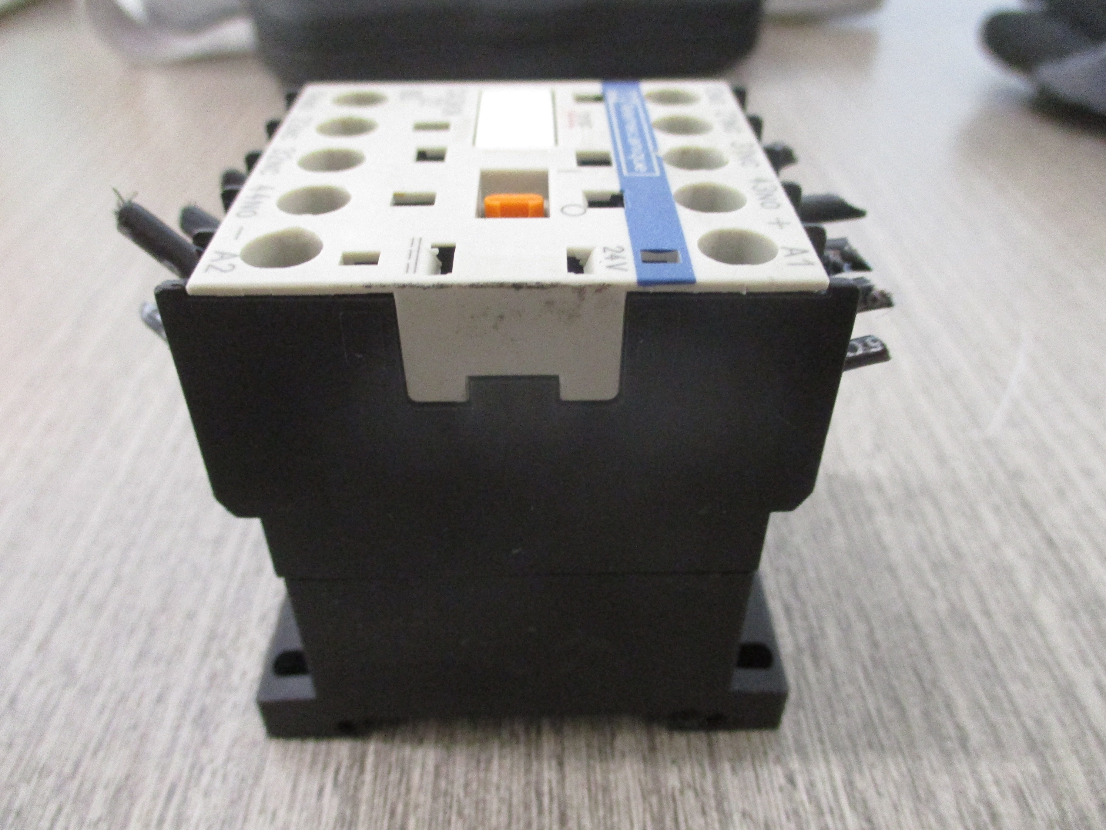 Telemecanique Contactor CA3KN 22 BD 24DC Coil Used