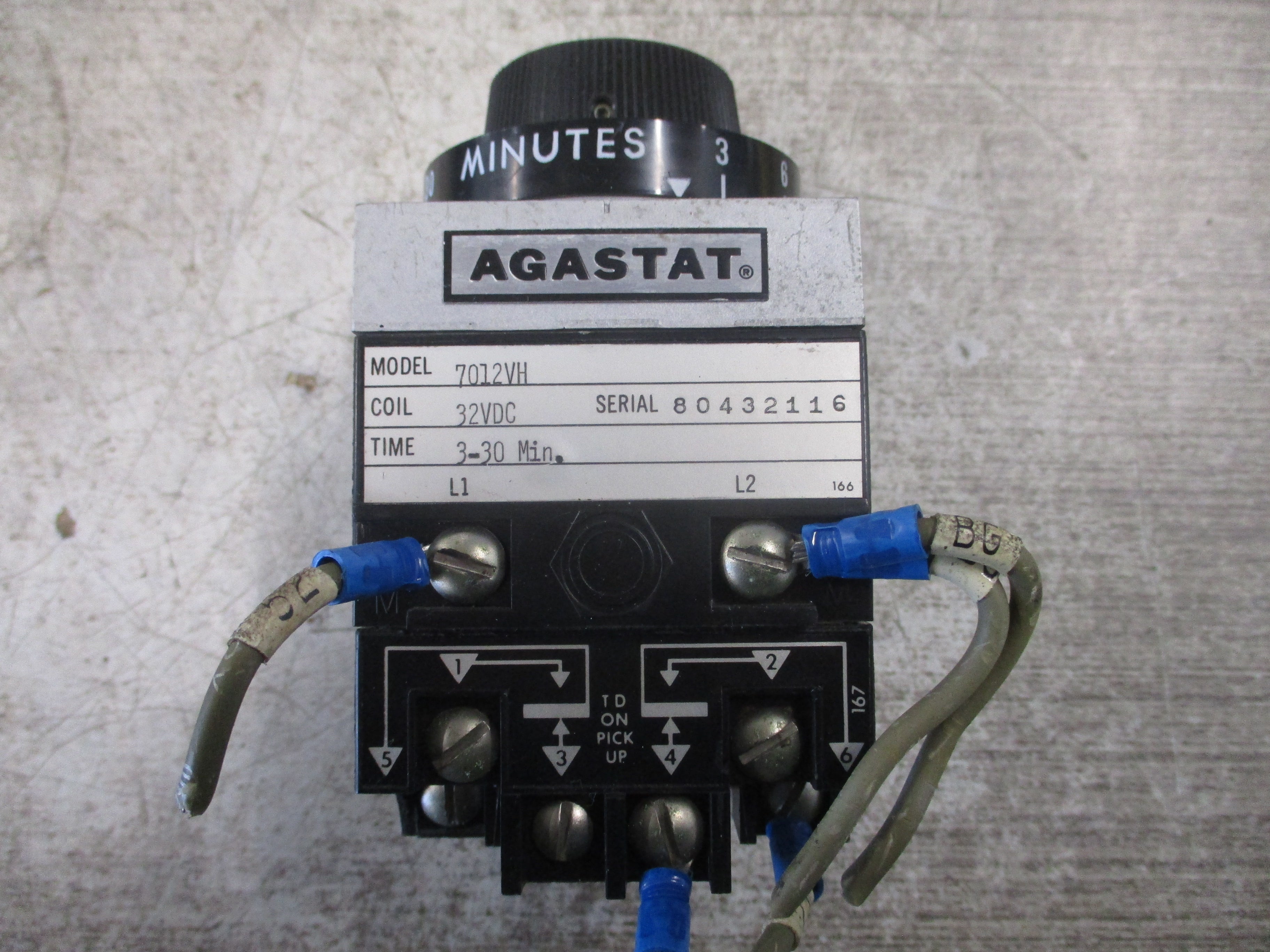 Agastat Timer 7012VH 32VDC Coil Time: 3-30 Min. *Chipped Corner* Used