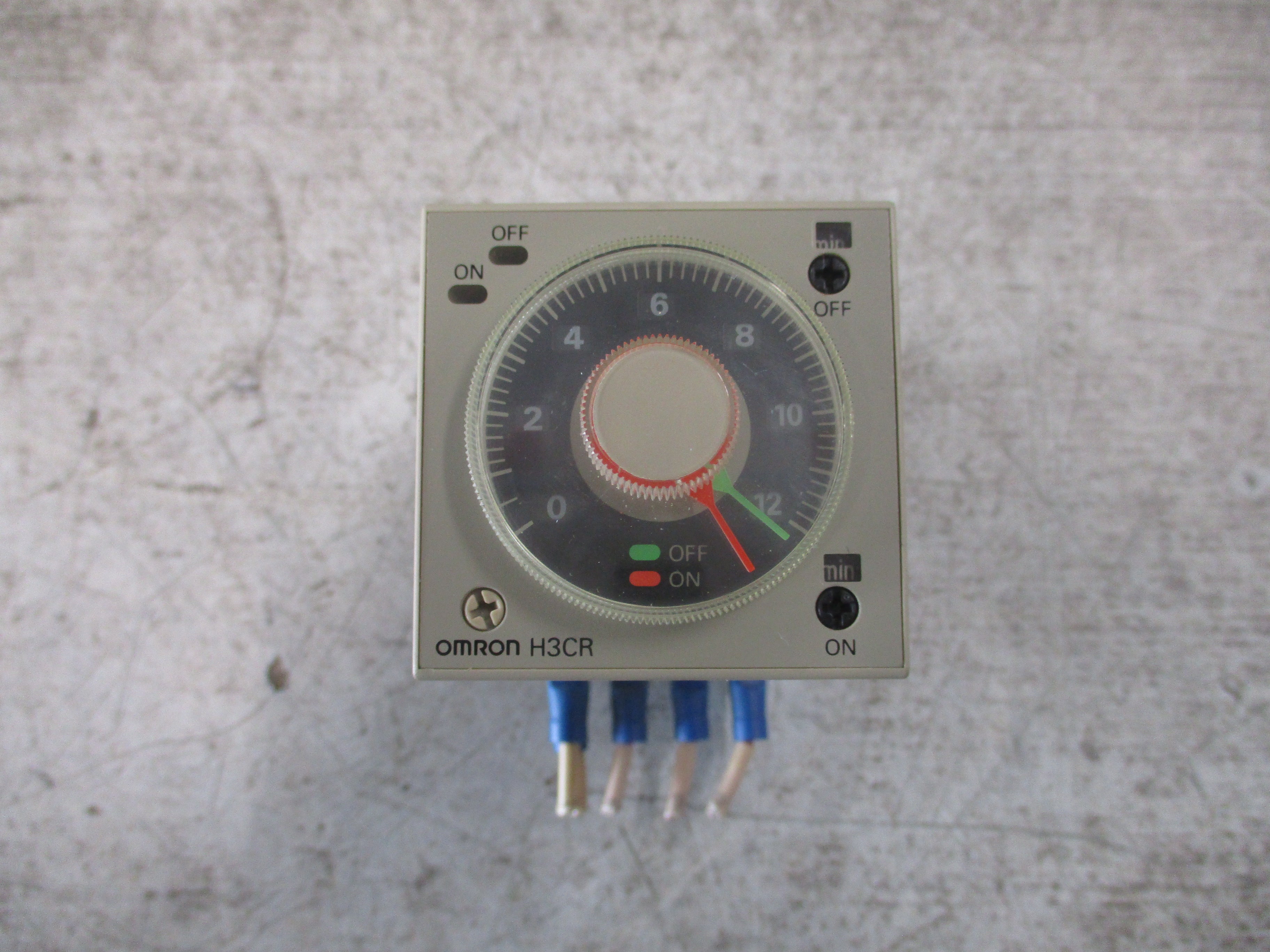 Omron Timer H3CR-F8 100-240VAC 50/60Hz W/Base Used