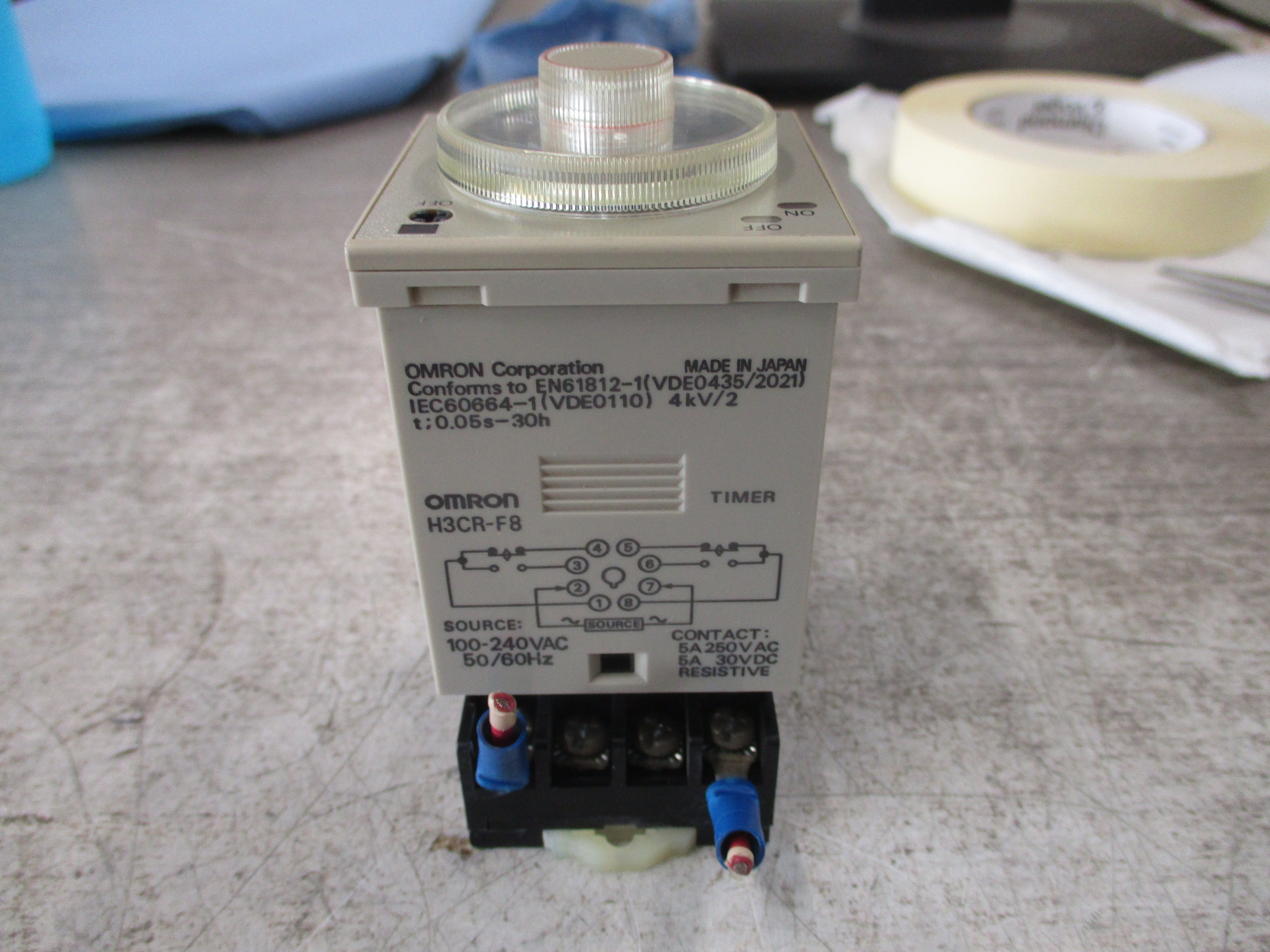 Omron Timer H3CR-F8 100-240VAC 50/60Hz W/Base Used