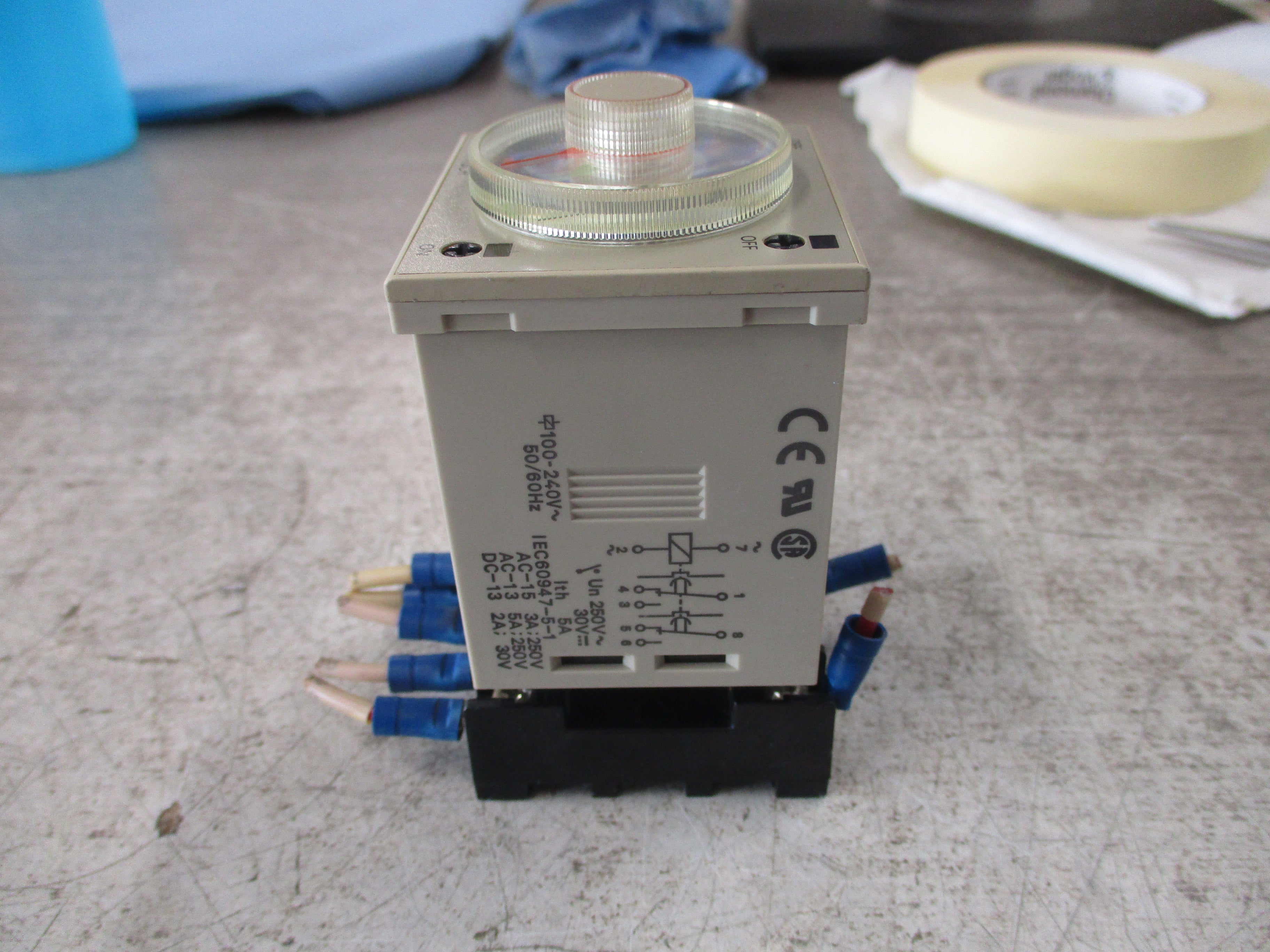 Omron Timer H3CR-F8 100-240VAC 50/60Hz W/Base Used