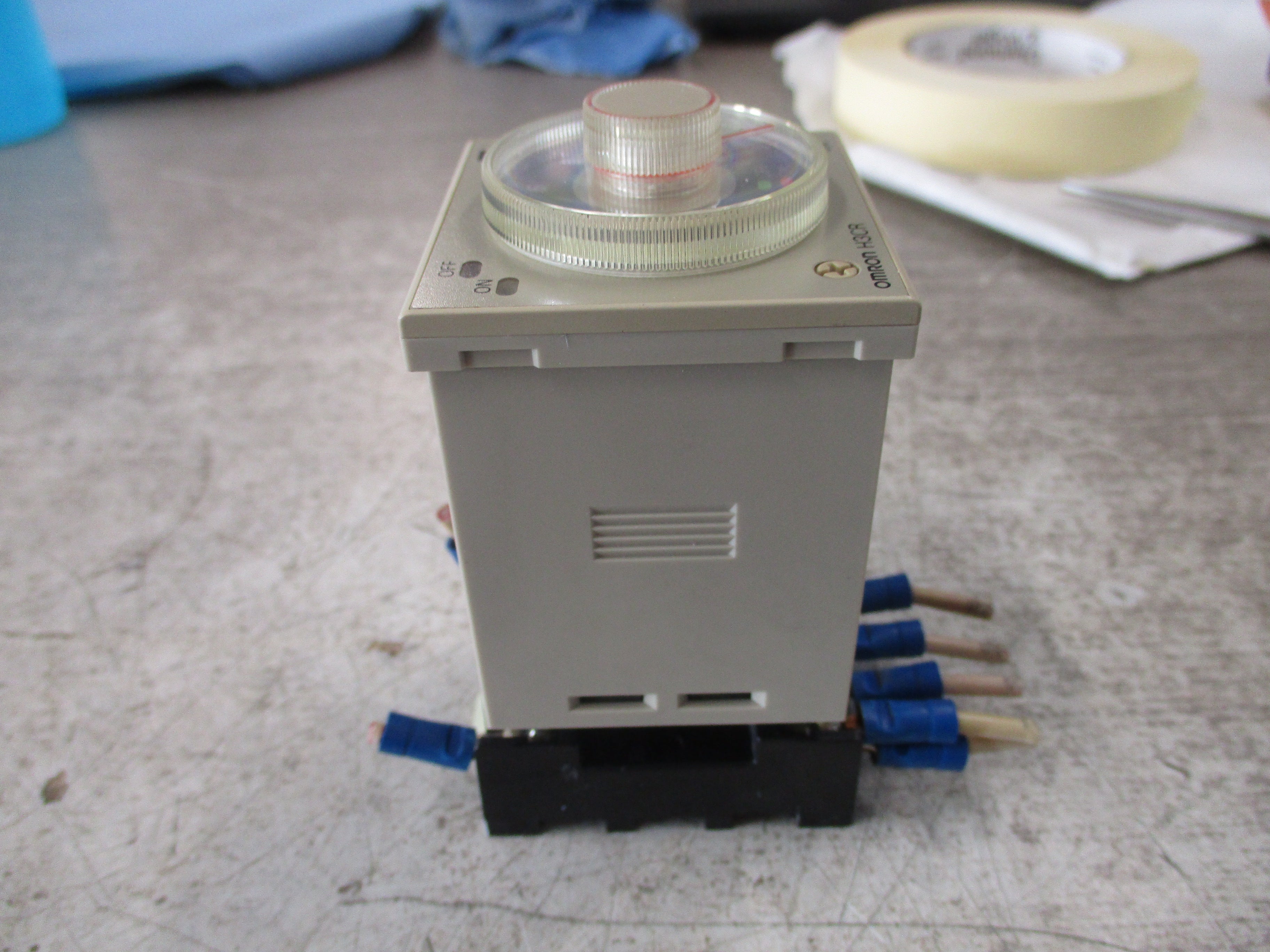 Omron Timer H3CR-F8 100-240VAC 50/60Hz W/Base Used