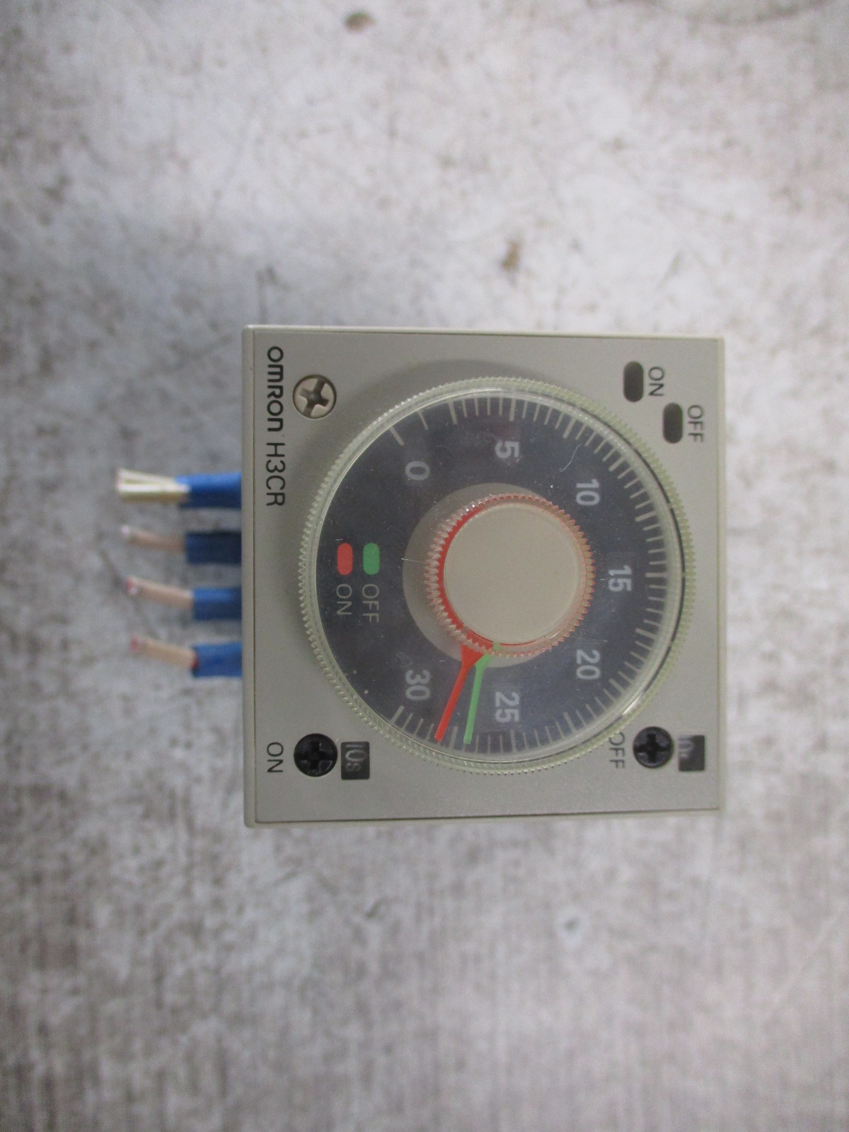 Omron Timer H3CR-F8-300 100-240V 50/60Hz W/Base Used