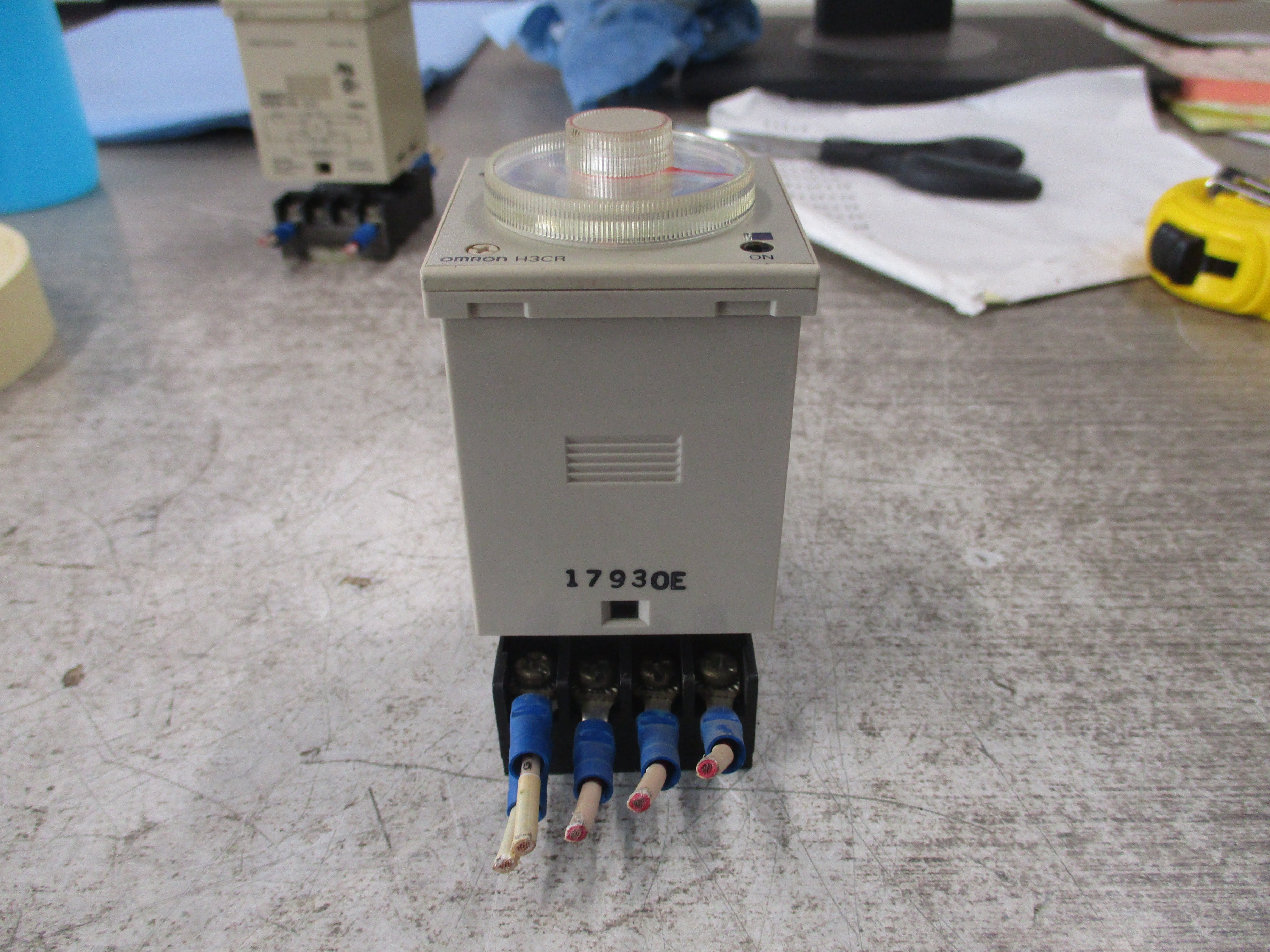 Omron Timer H3CR-F8-300 100-240V 50/60Hz W/Base Used