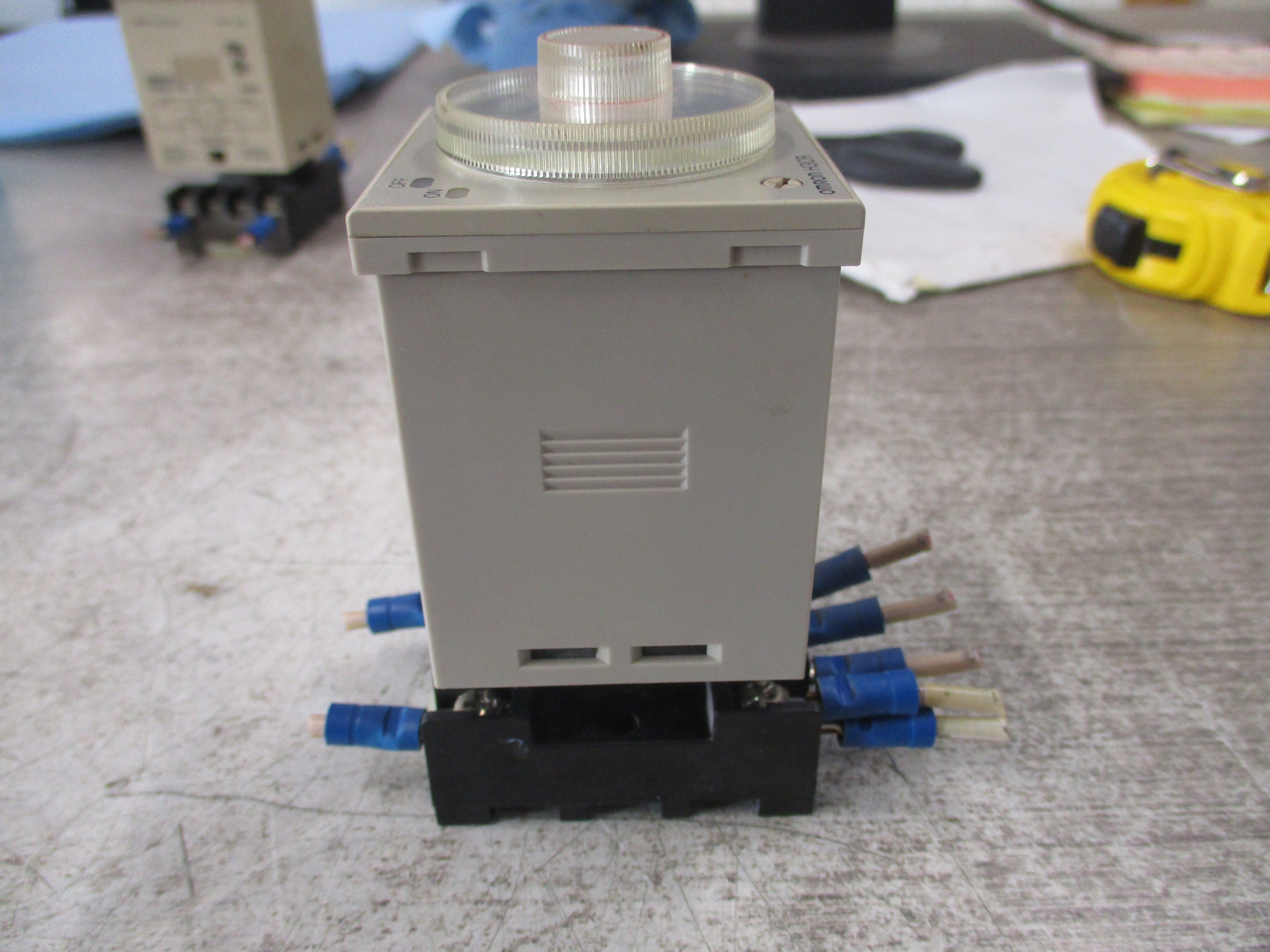 Omron Timer H3CR-F8-300 100-240V 50/60Hz W/Base Used