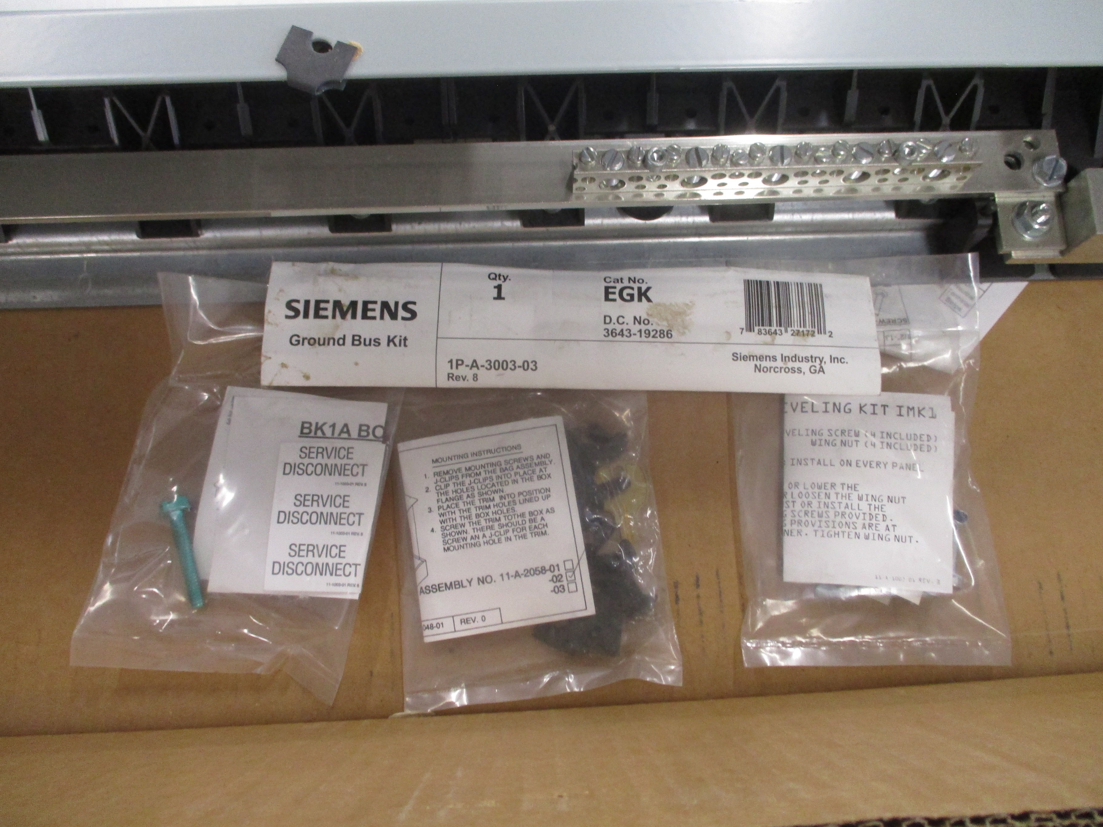 Siemens Main Breaker Panelboard Interior P1A54QR200ATST 200A Main 120/240V 1Ph