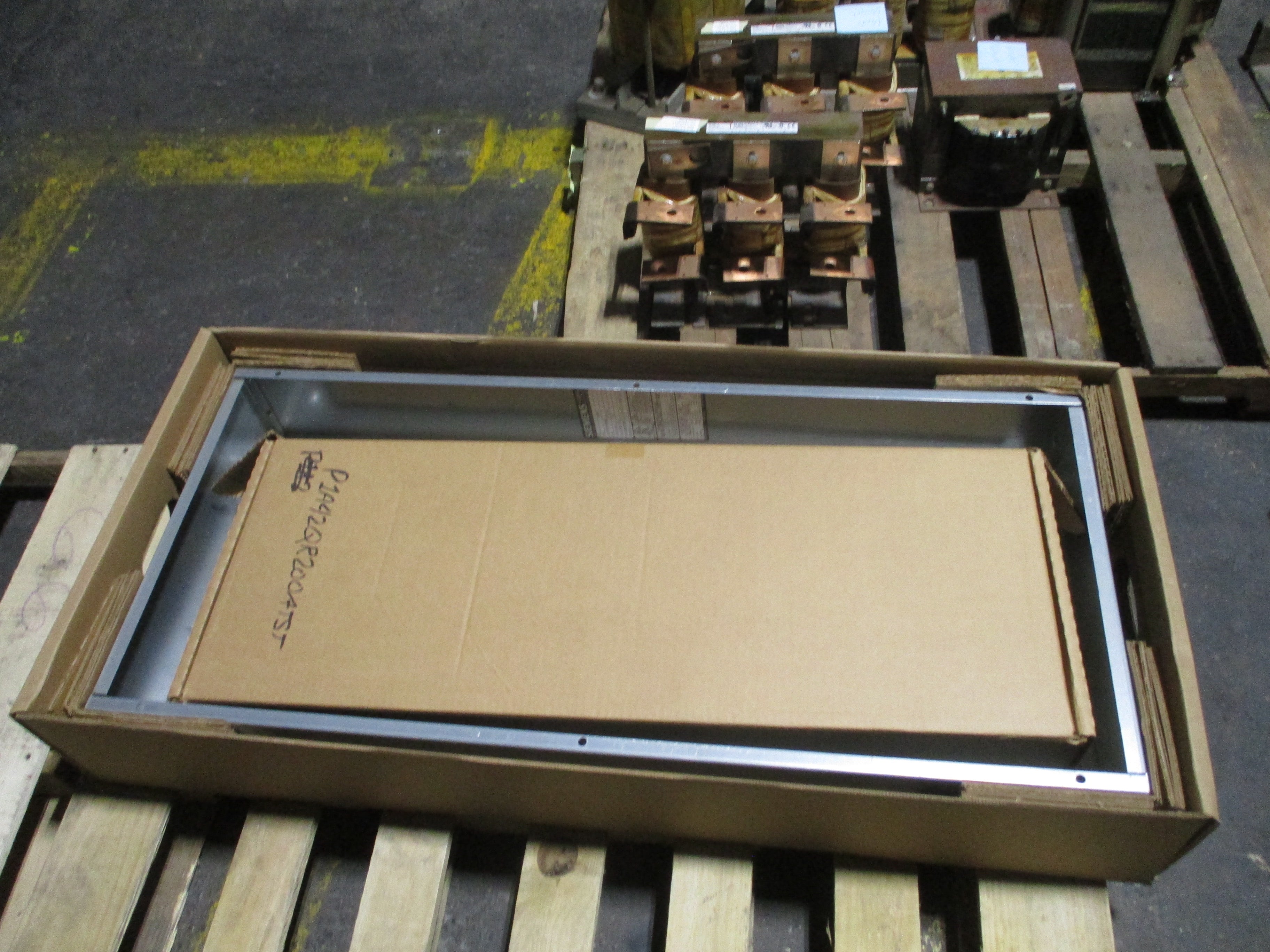 Siemens Main Breaker Panelboard Interior W/Box P1A42QR200ATST 200A Main 120/240V