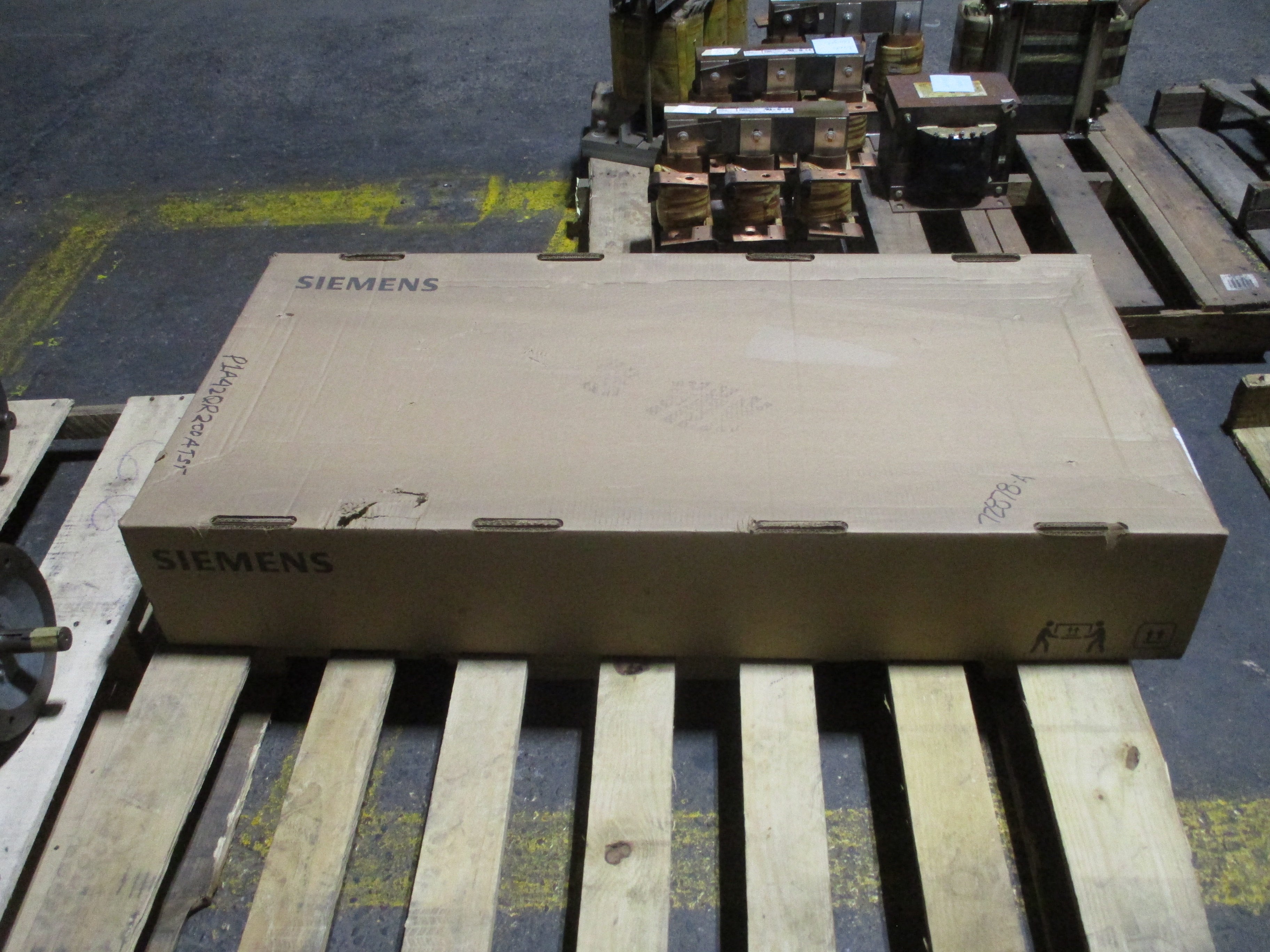 Siemens Main Breaker Panelboard Interior W/Box P1A42QR200ATST 200A Main 120/240V