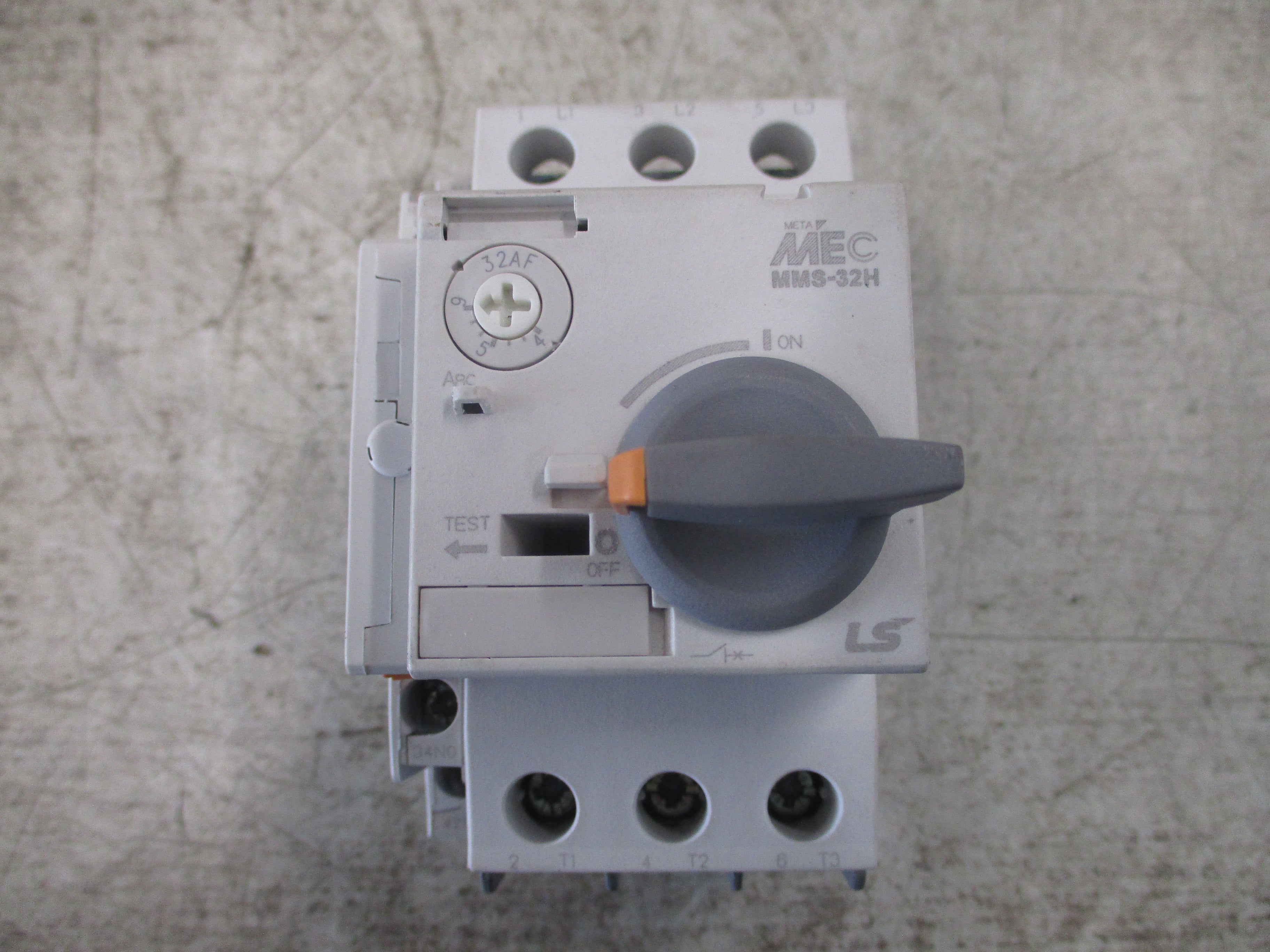 LS Manual Motor Protector MMS-32H Trip: 4-6A (1) Aux Contact Used