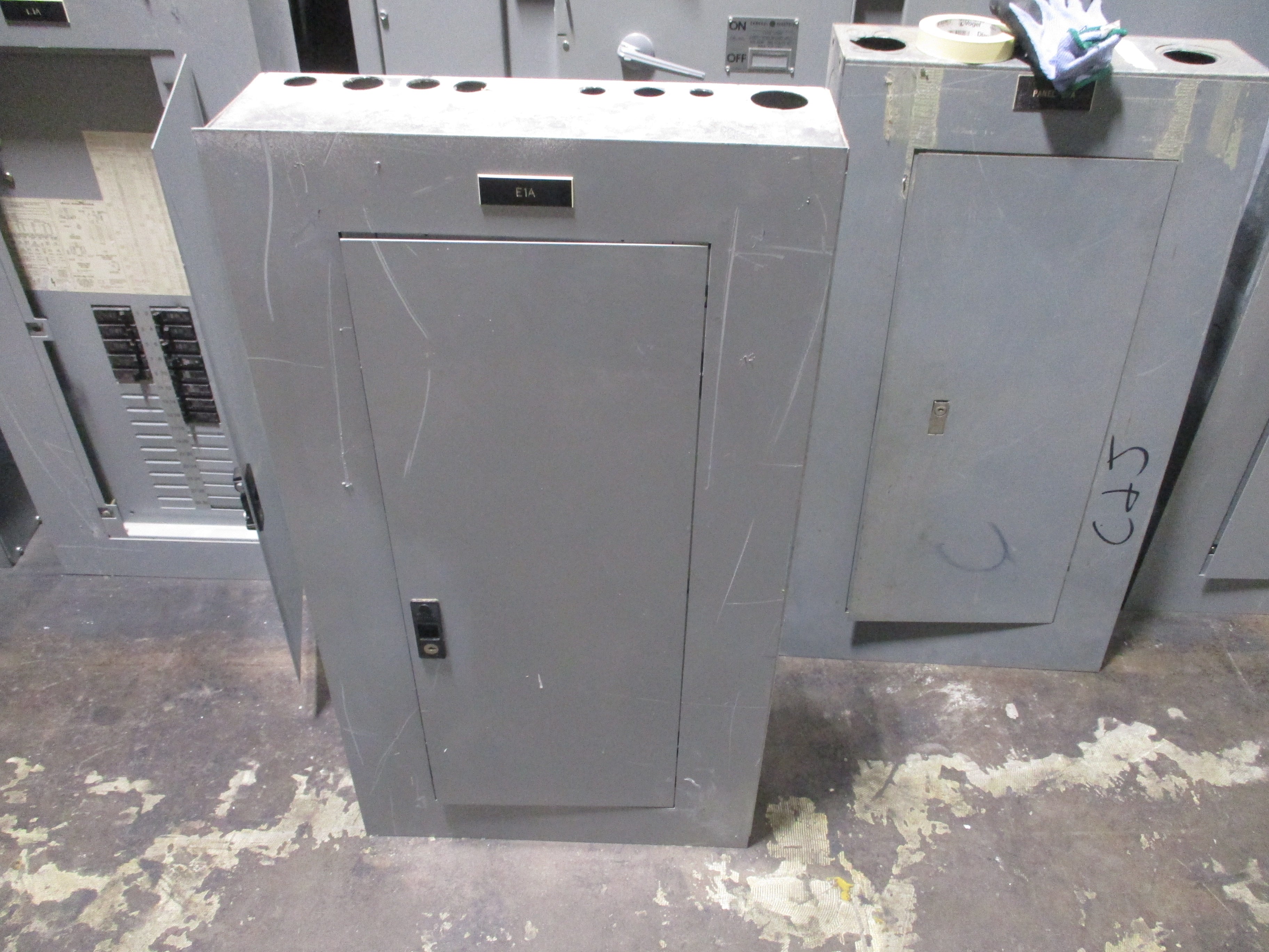 GE Main Lug Circuit Breaker Panel ALF3301MTX 208Y/120V 125A Max 3Ph 4W